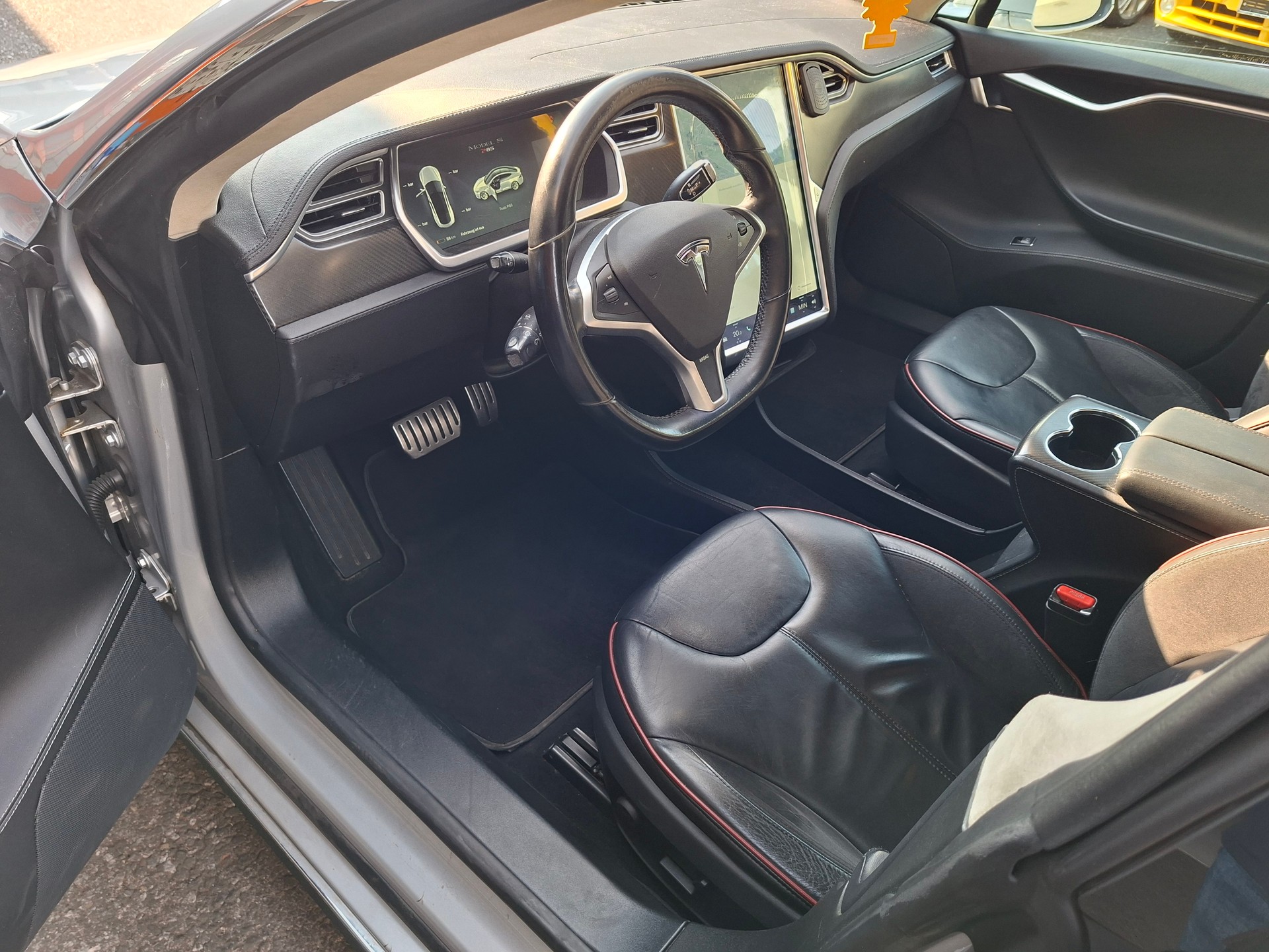 TESLA Model S 85-image-8