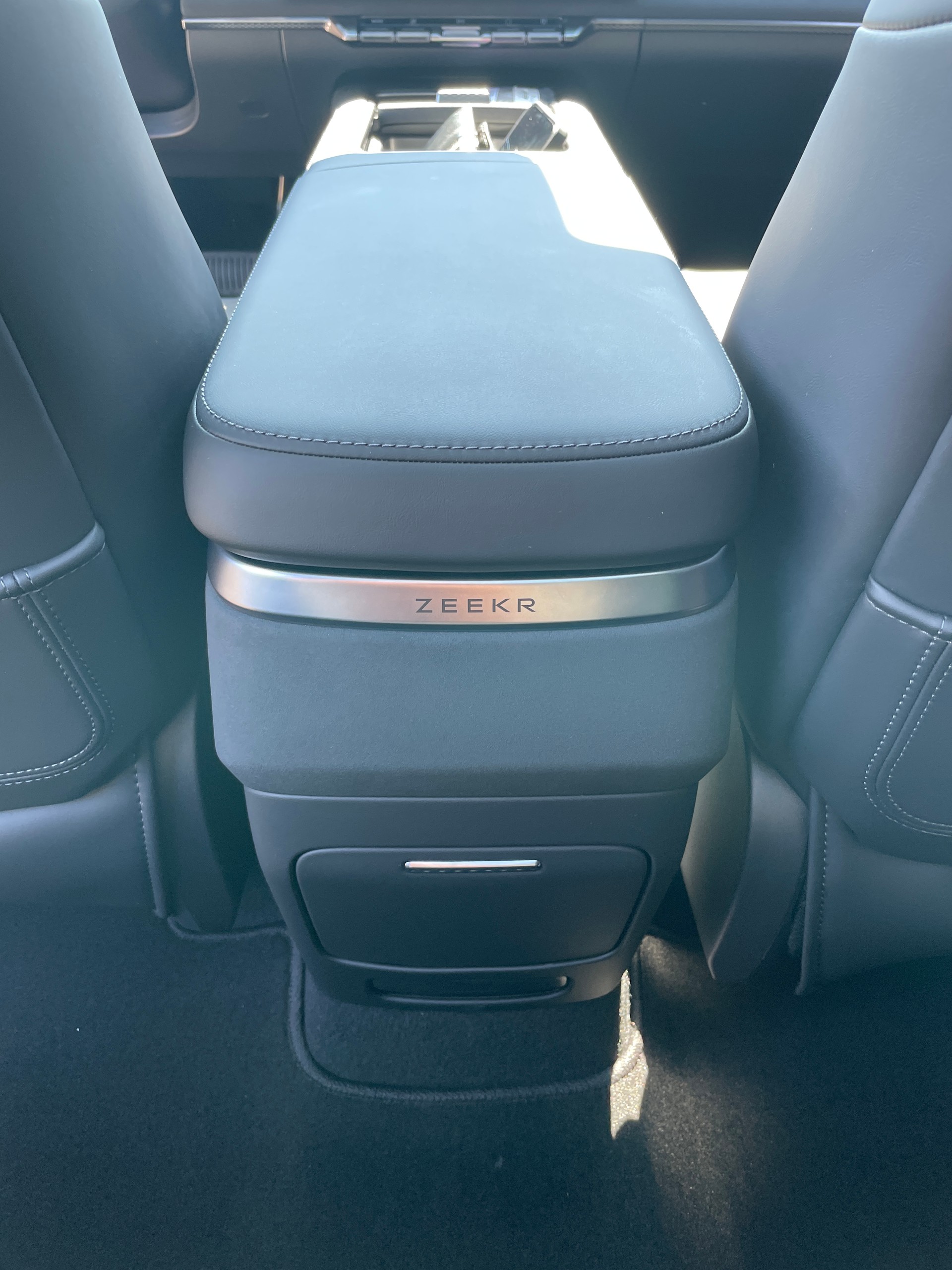 ZEEKR 7X 100kWh Privilege AWD mit Comfort inkl. Cockpit Paket mit AHK-image-18