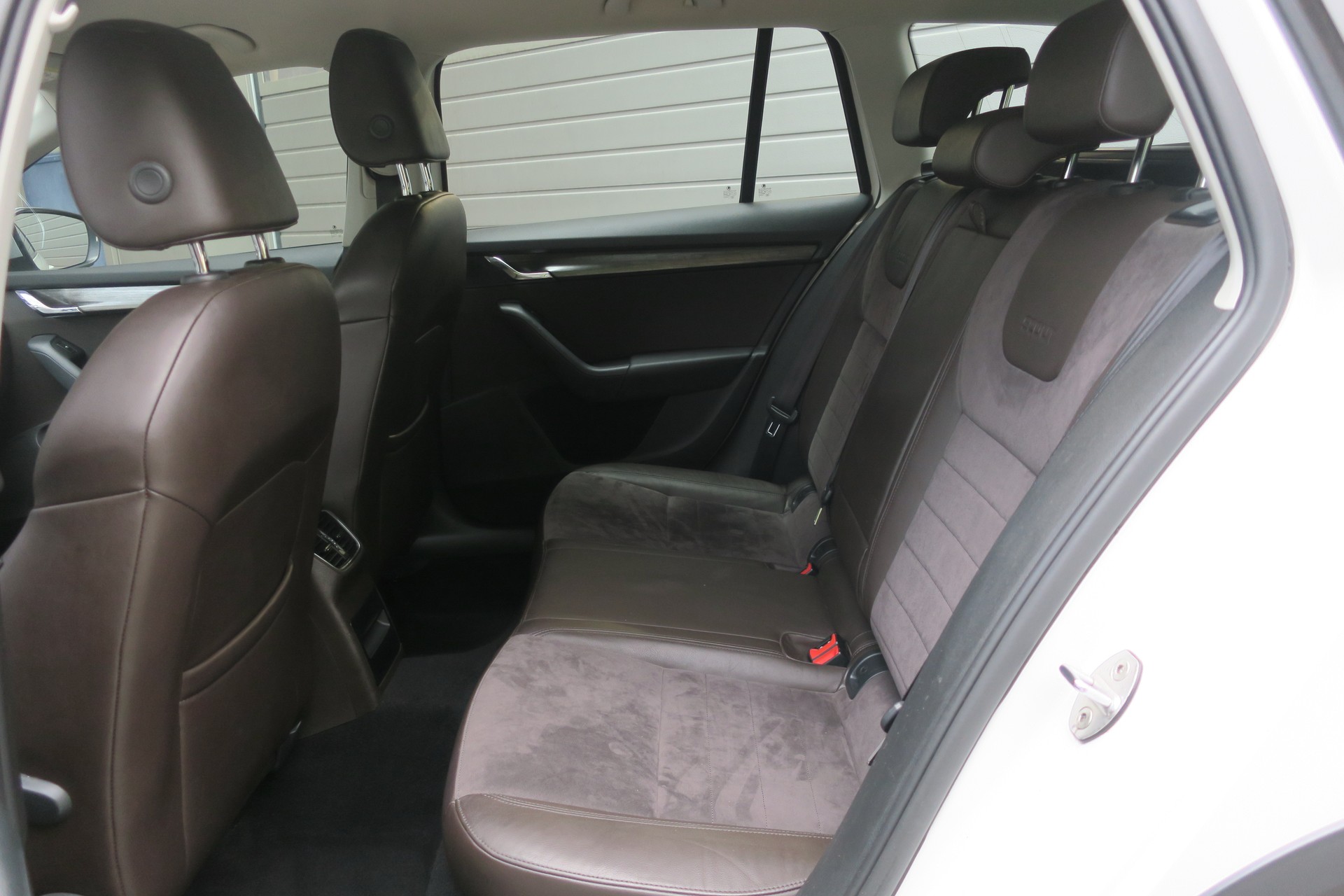 SKODA Octavia Combi 2.0 TDI Scout 4x4 DSG-image-7