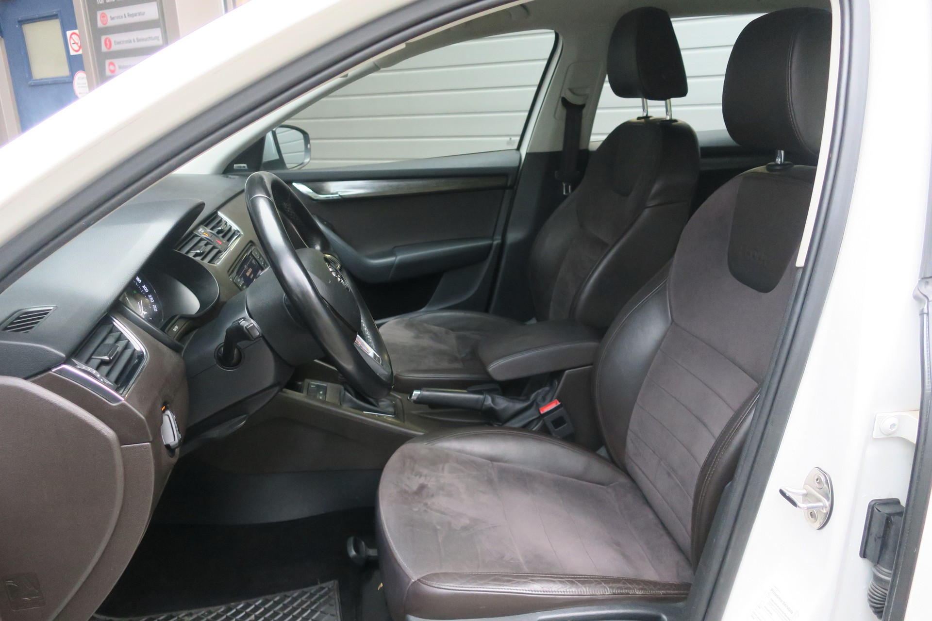 SKODA Octavia Combi 2.0 TDI Scout 4x4 DSG-image-6