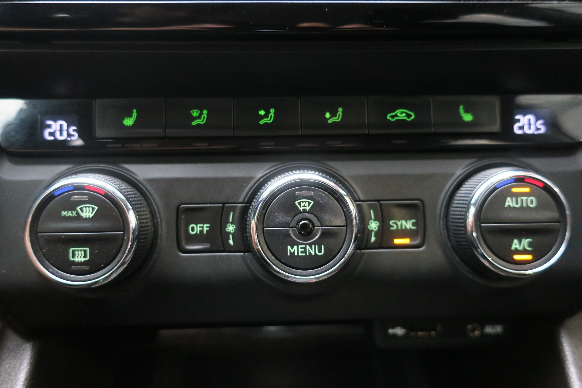 SKODA Octavia Combi 2.0 TDI Scout 4x4 DSG-image-13