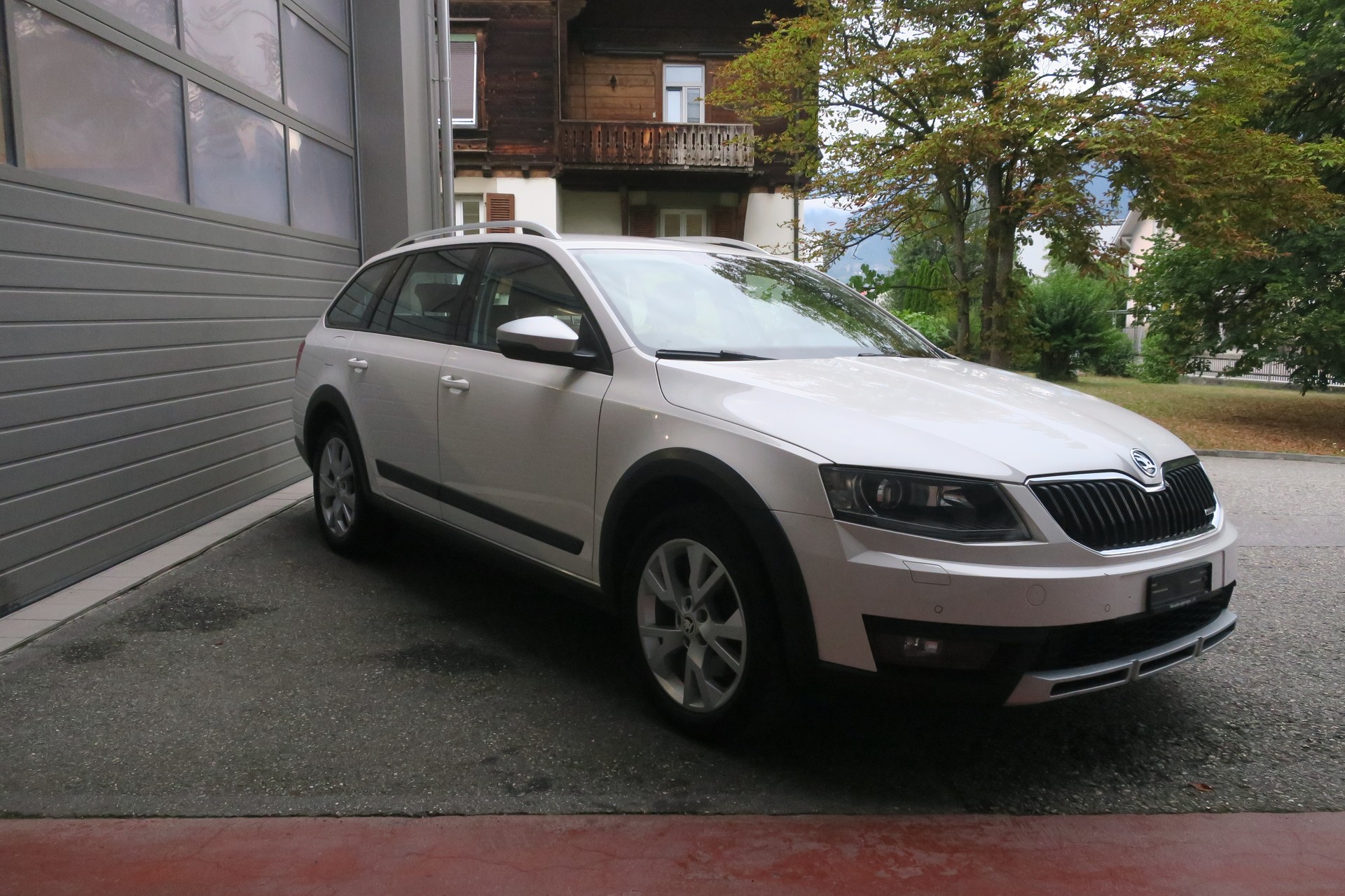 SKODA Octavia Combi 2.0 TDI Scout 4x4 DSG-image-2
