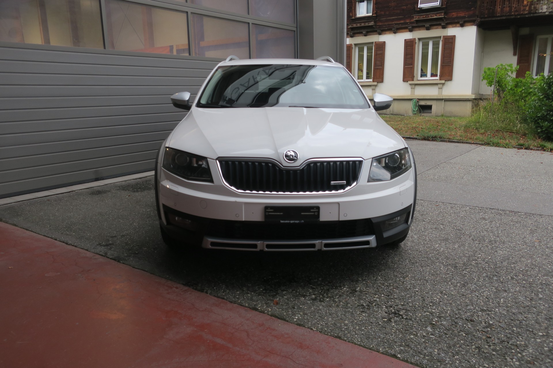 SKODA Octavia Combi 2.0 TDI Scout 4x4 DSG-image-1