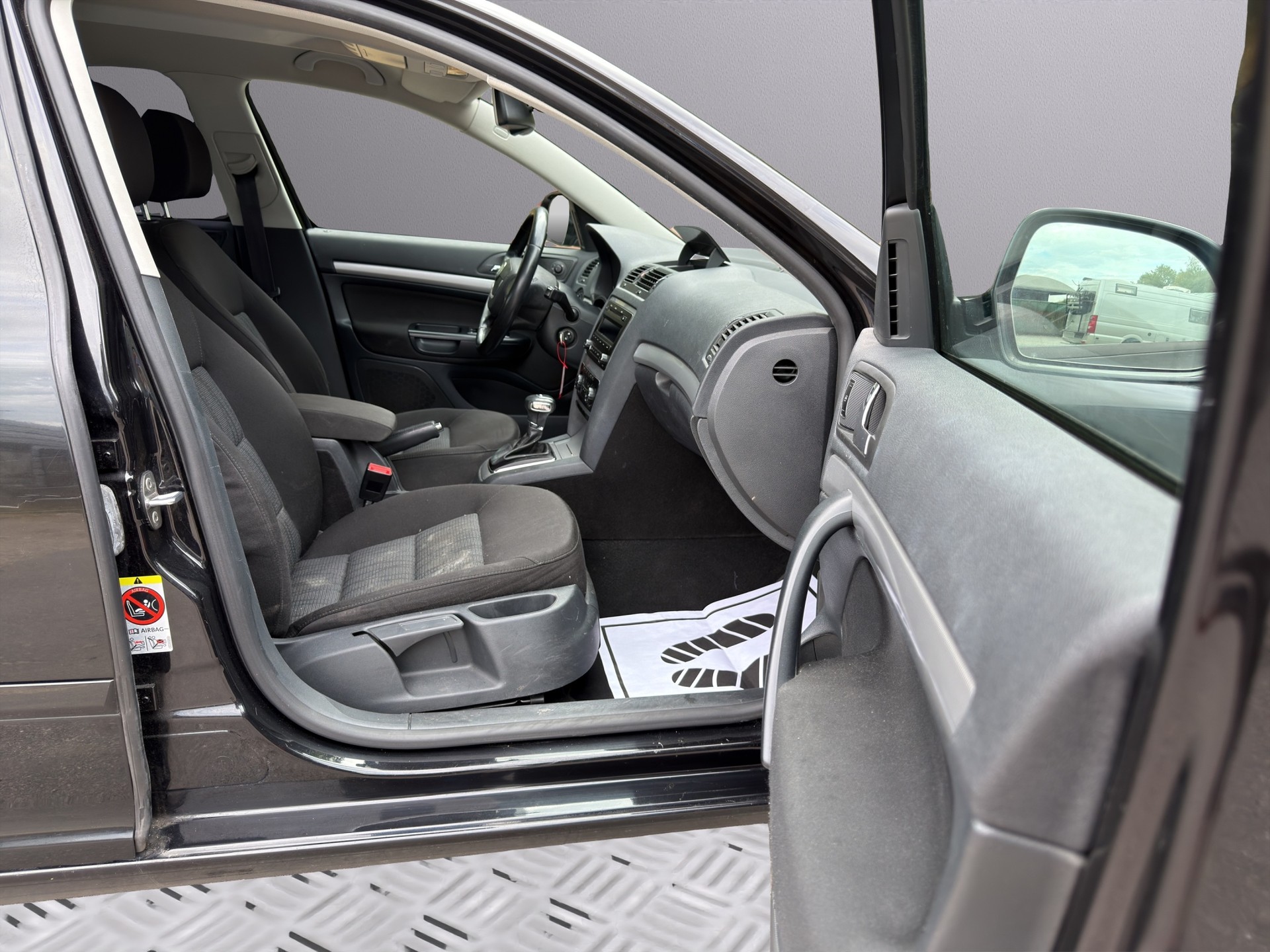 SKODA Octavia Combi 1.4 TSI Entry-image-10