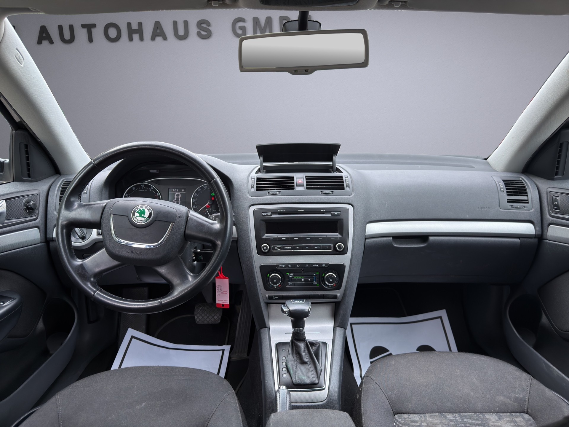 SKODA Octavia Combi 1.4 TSI Entry-image-12