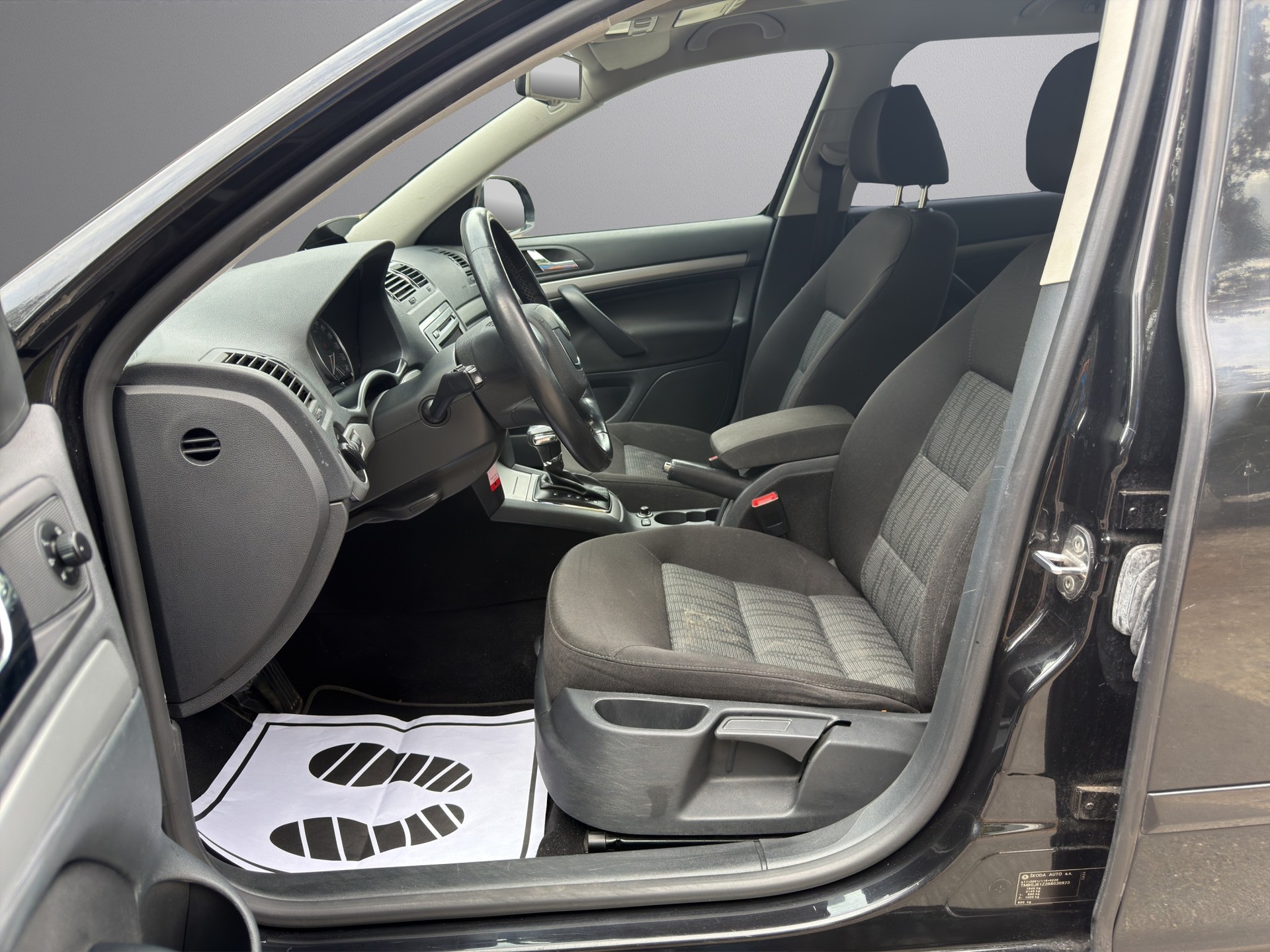 SKODA Octavia Combi 1.4 TSI Entry-image-9