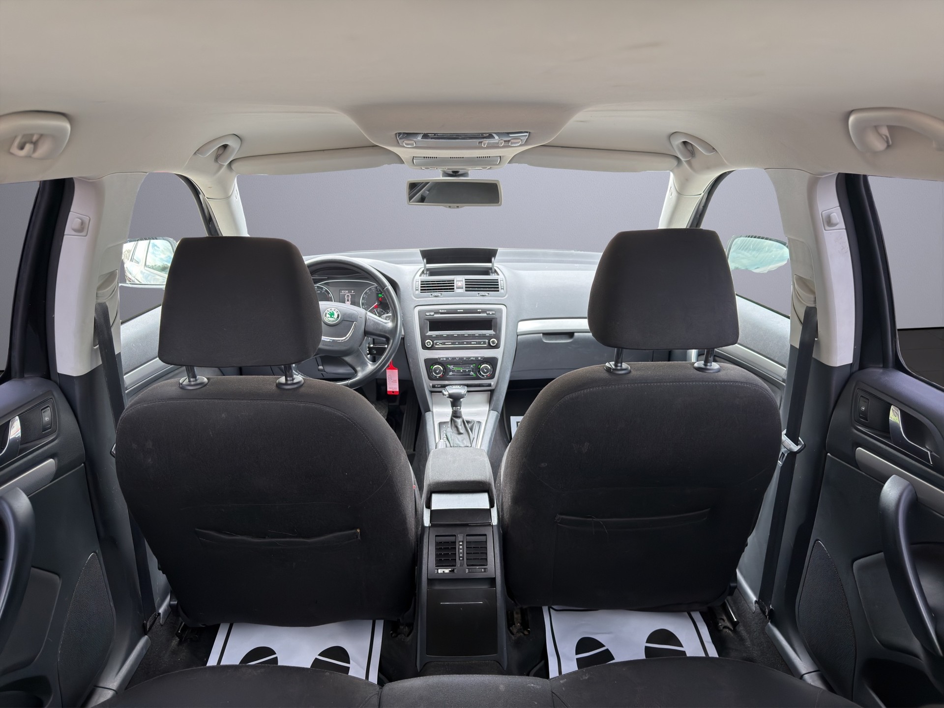 SKODA Octavia Combi 1.4 TSI Entry-image-11