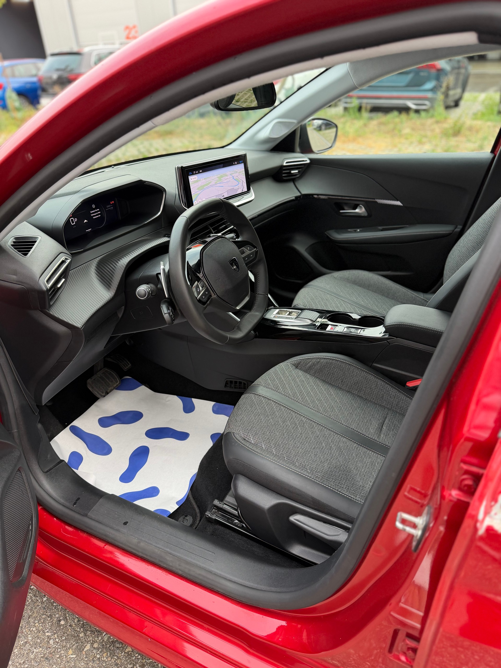PEUGEOT 208 1.2 MHEV 110 Allure-image-7