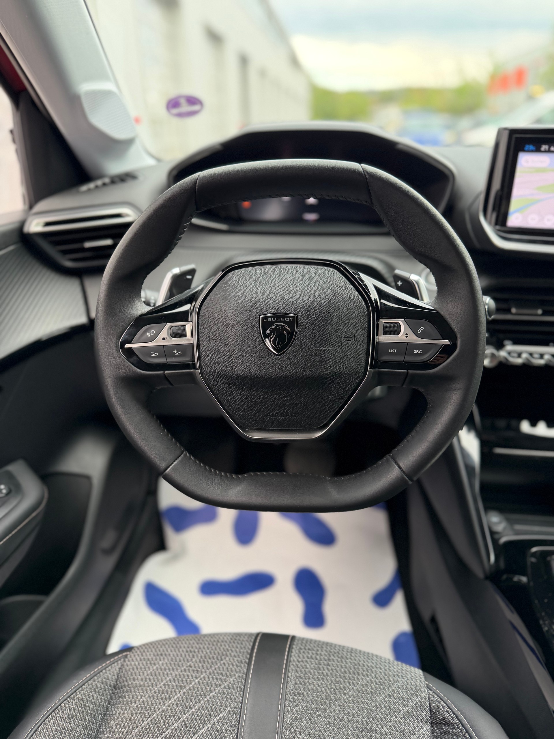 PEUGEOT 208 1.2 MHEV 110 Allure-image-11