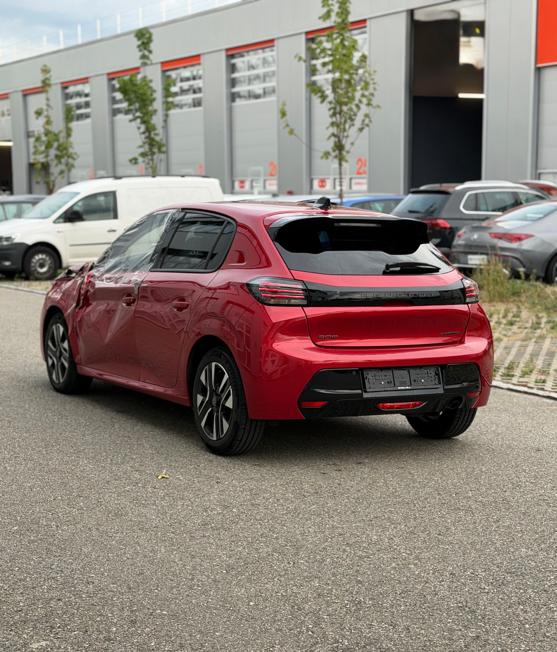 PEUGEOT 208 1.2 MHEV 110 Allure-image-5