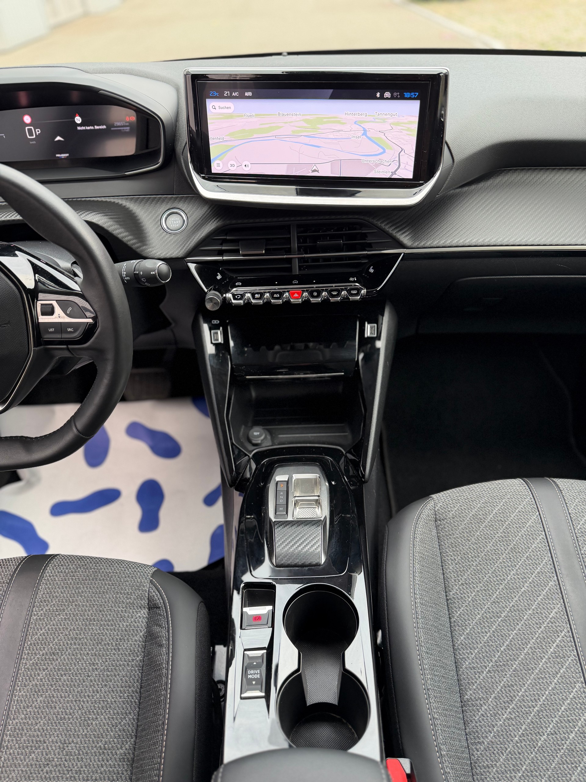 PEUGEOT 208 1.2 MHEV 110 Allure-image-10