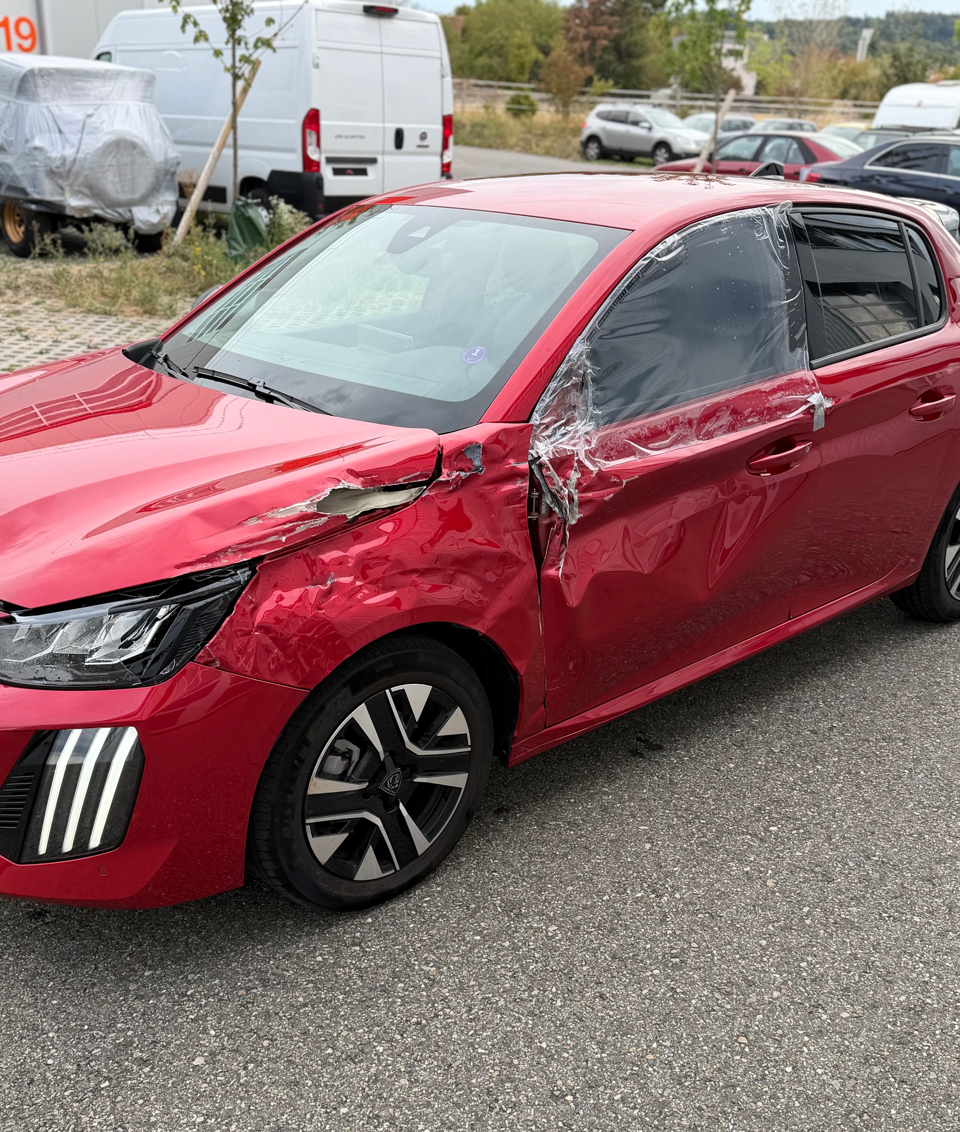 PEUGEOT 208 1.2 MHEV 110 Allure-image-2
