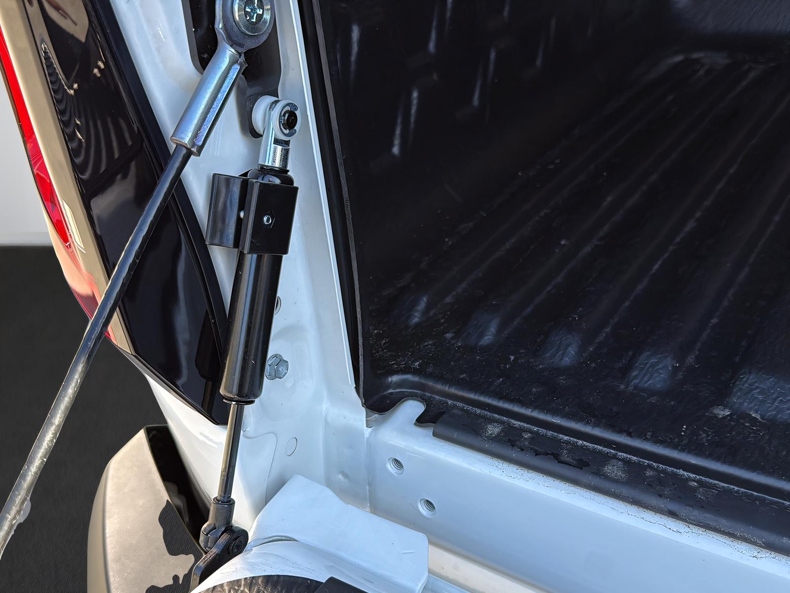 TOYOTA Hilux Double Cab.-Pick-up 2.8 D-4D MHEV 204 Style inkl. Alurollcover und Zugvorrichtung-image-12