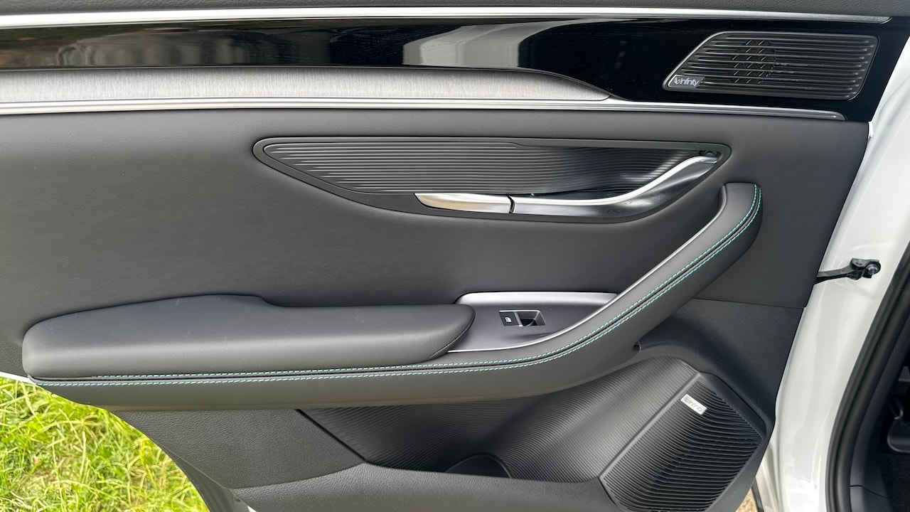 BYD Seal U DM-i Design AWD-image-30