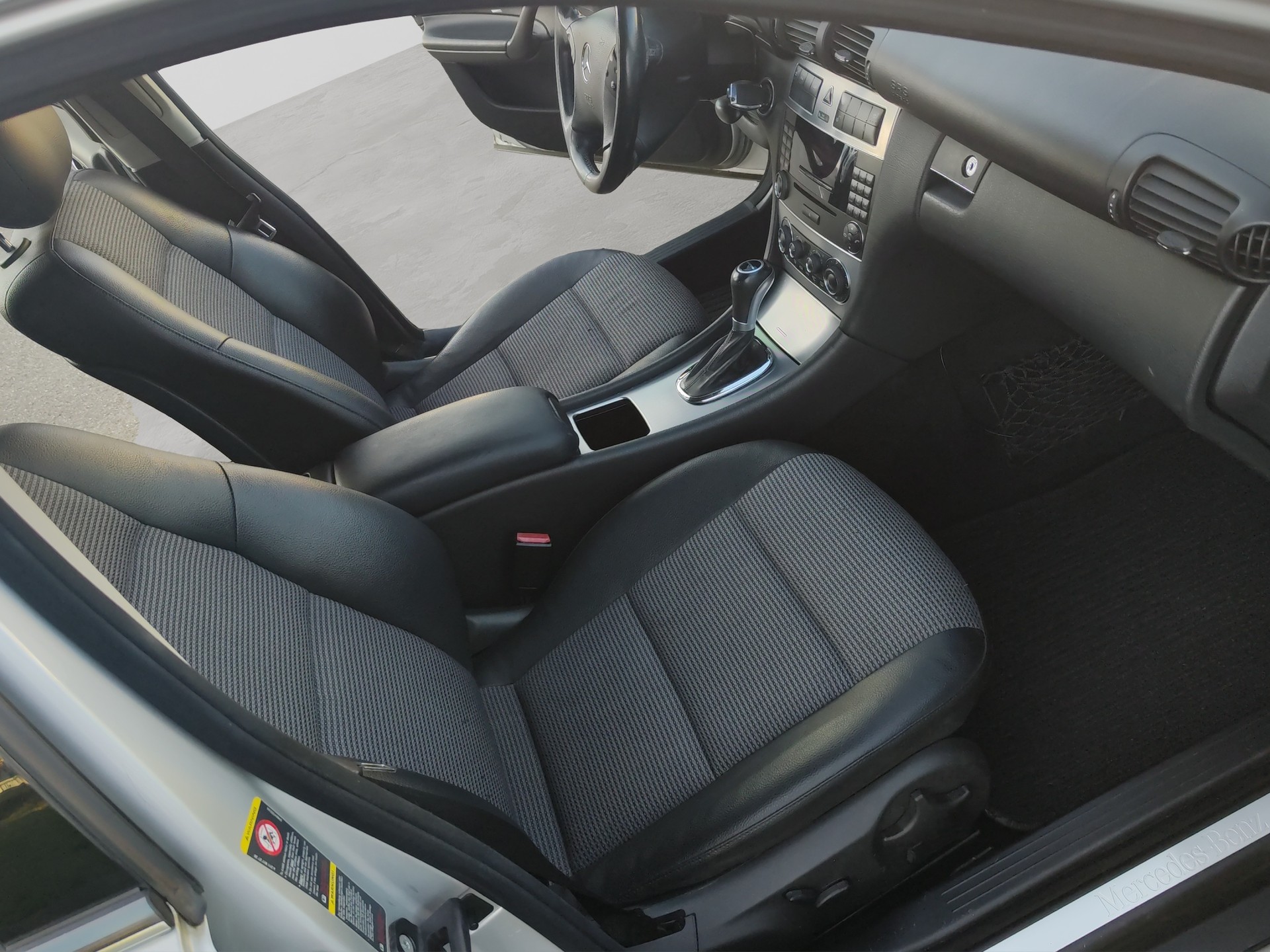 MERCEDES-BENZ C 180 Kompressor Avantgarde-image-18