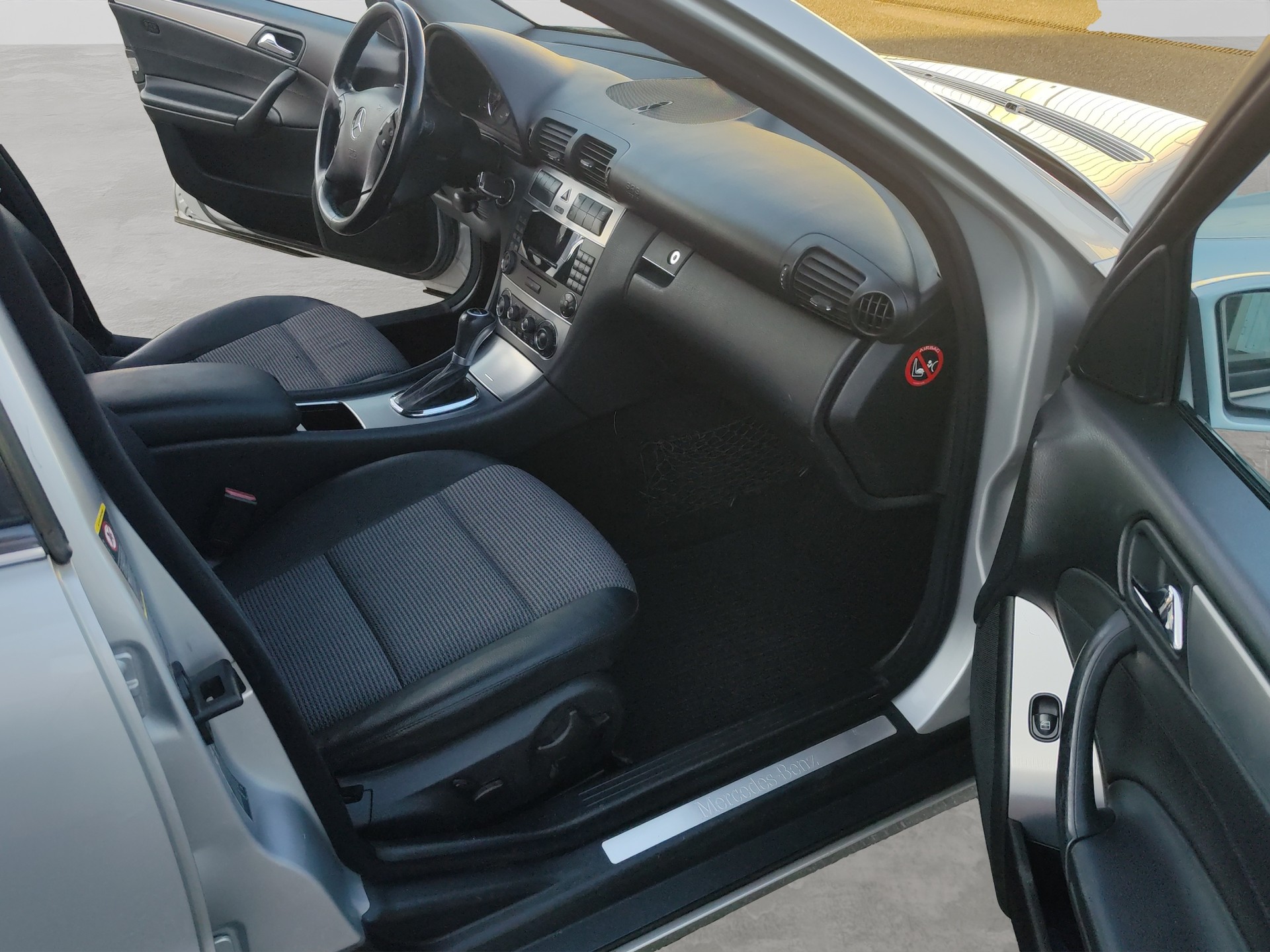 MERCEDES-BENZ C 180 Kompressor Avantgarde-image-17