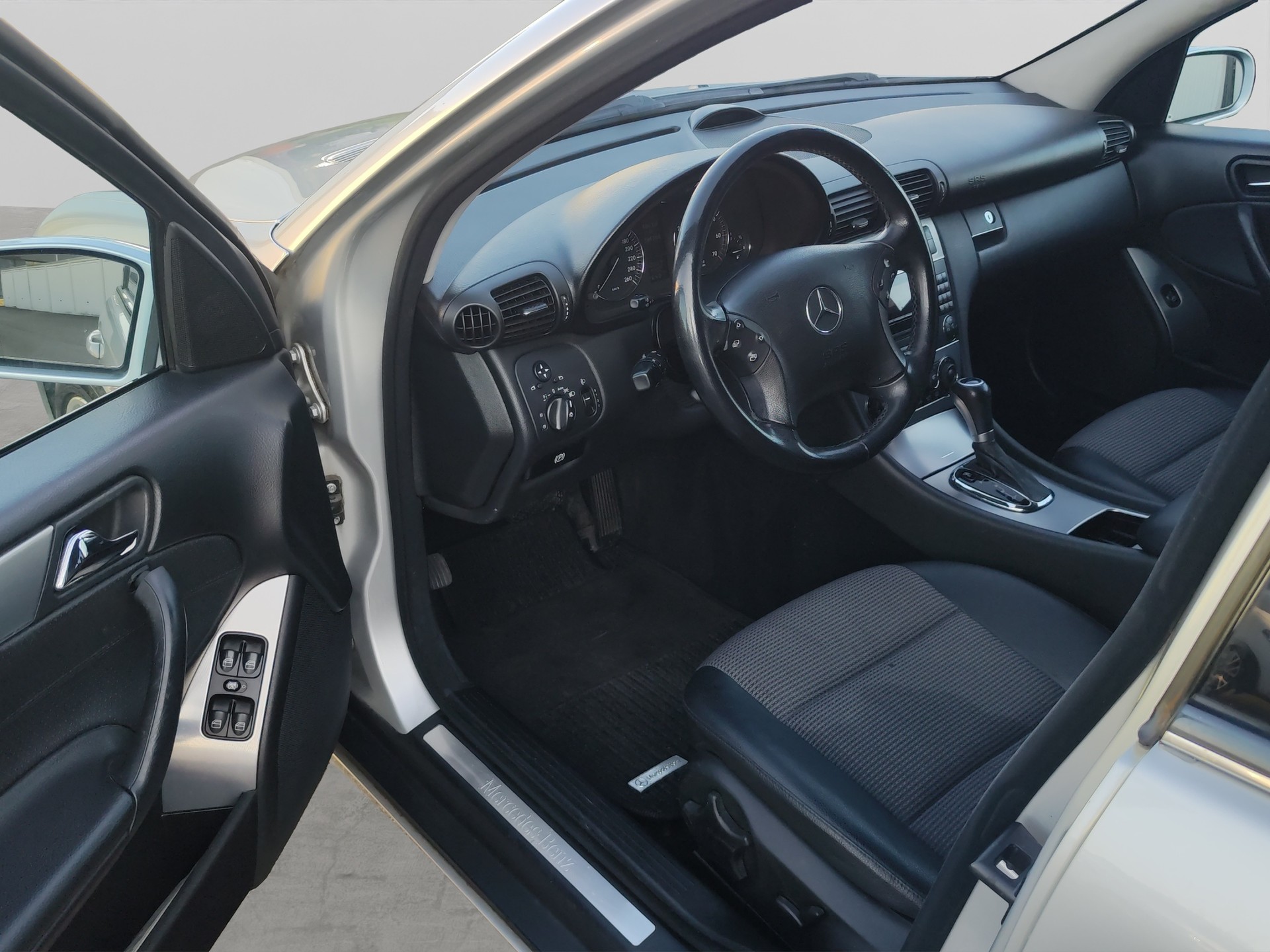 MERCEDES-BENZ C 180 Kompressor Avantgarde-image-13