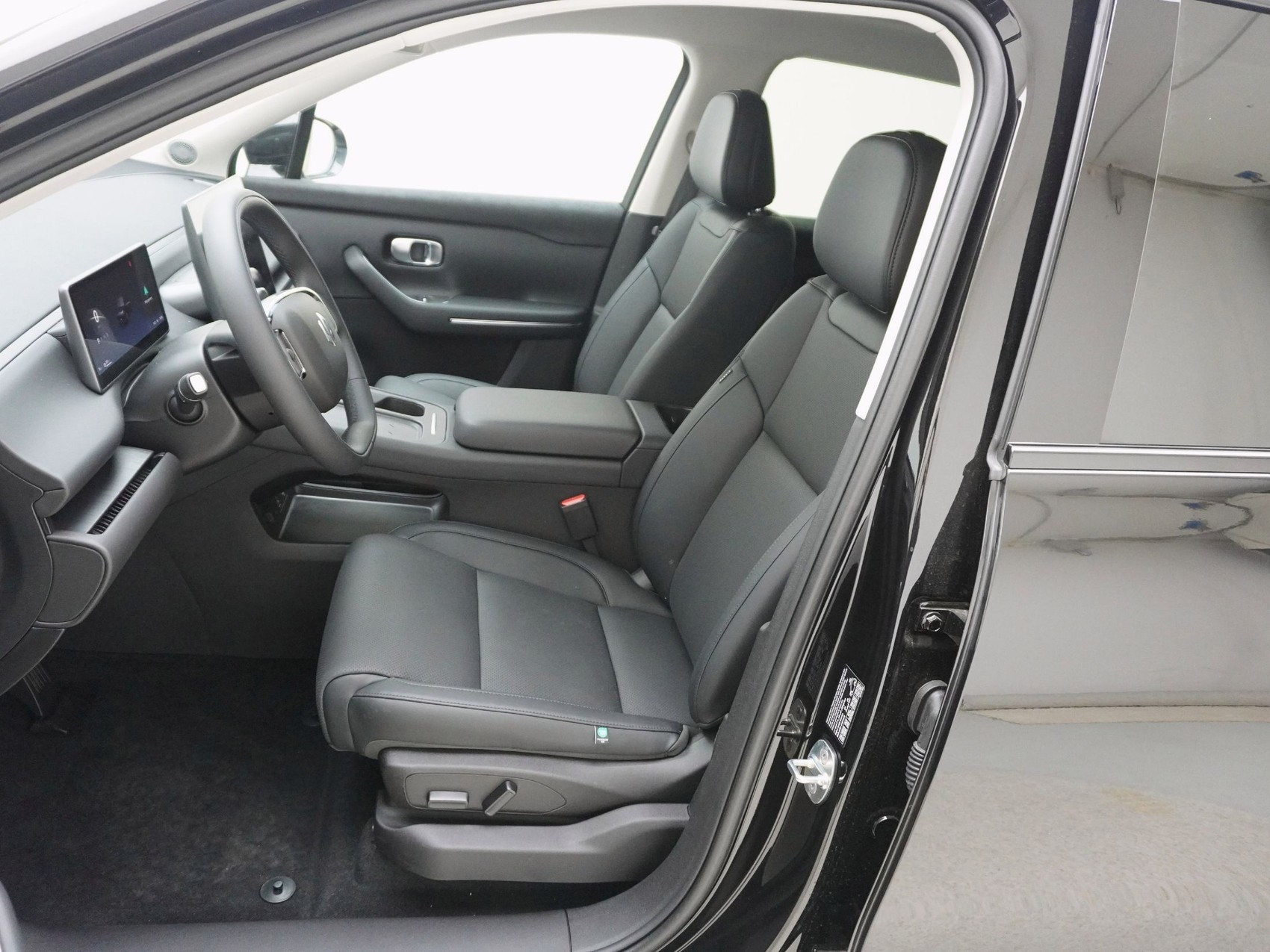 LEAPMOTOR C10 Design Pro MAX AWD-image-11