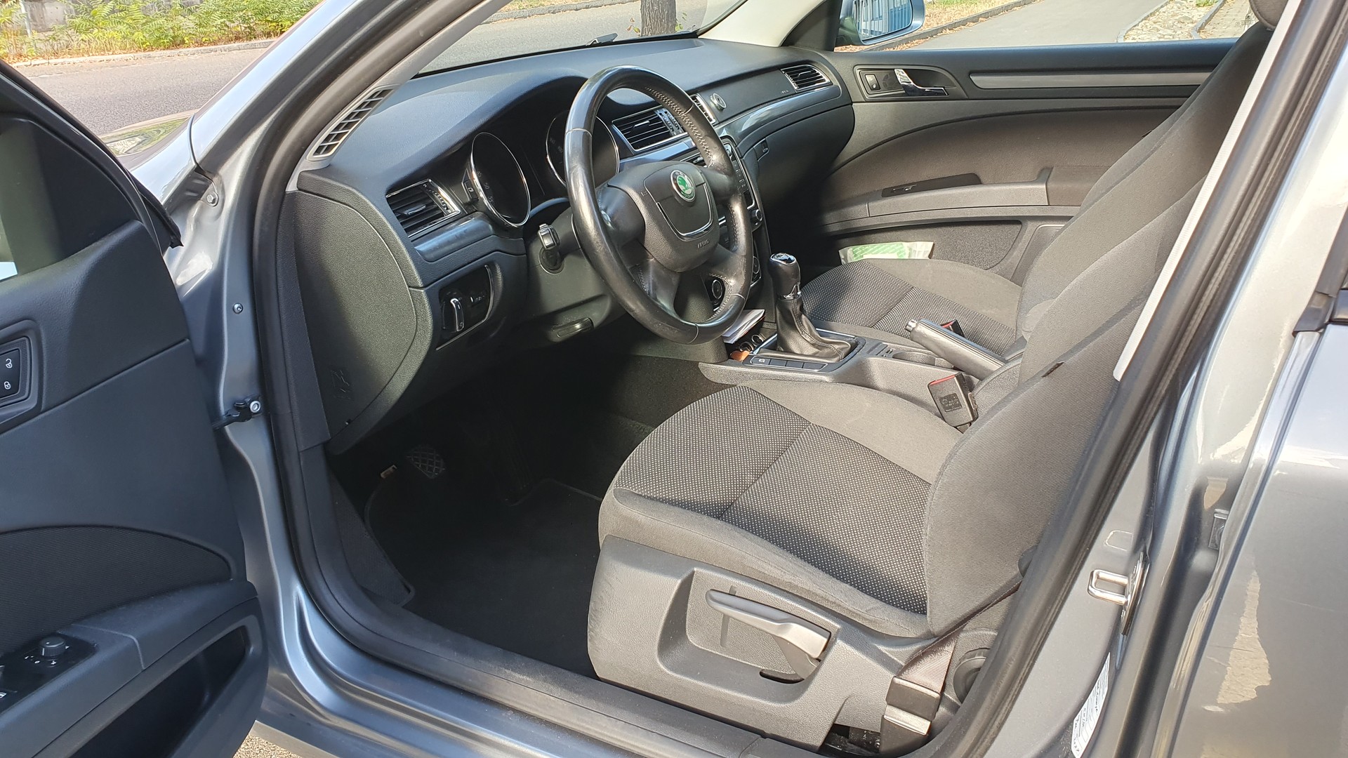 SKODA Combi 2.0 TDi Elegance-image-3