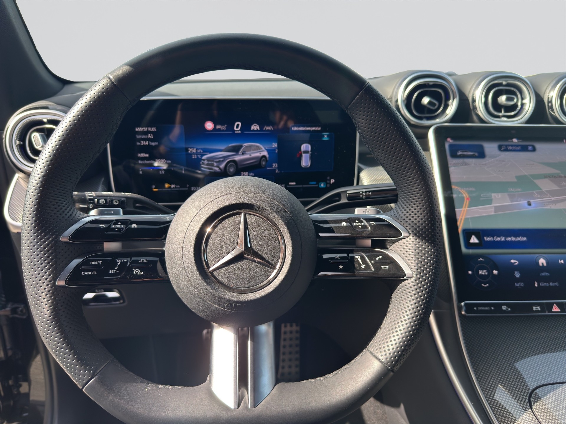 MERCEDES-BENZ GLC 300 d 4Matic 9G-Tronic AMG Line-image-11