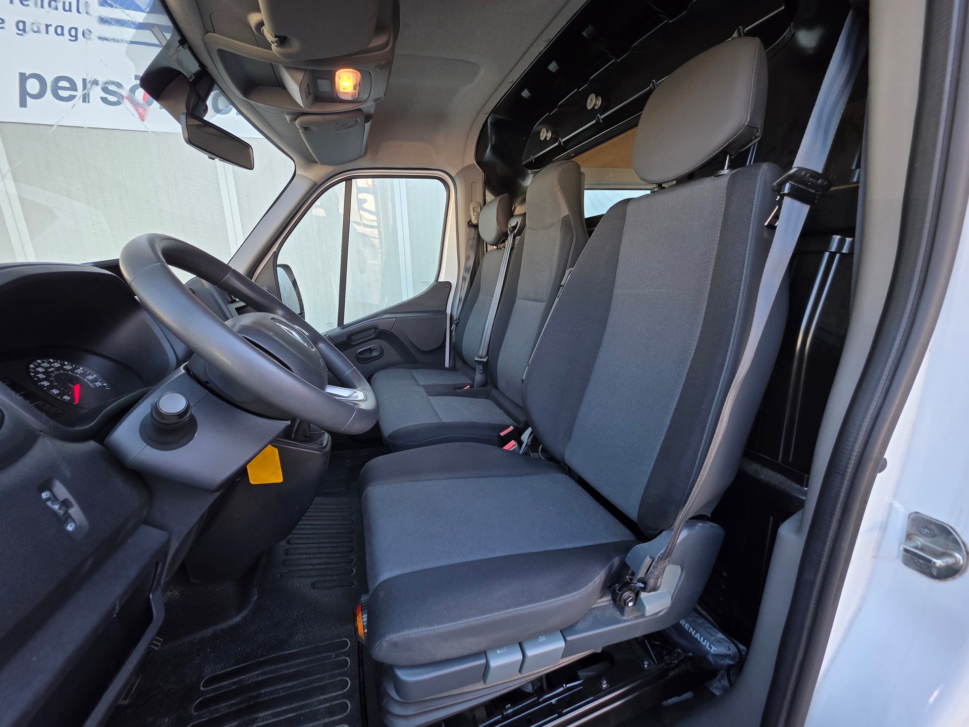 RENAULT Master T35 ENERGY 2.3dCi 150 L2H2-image-8