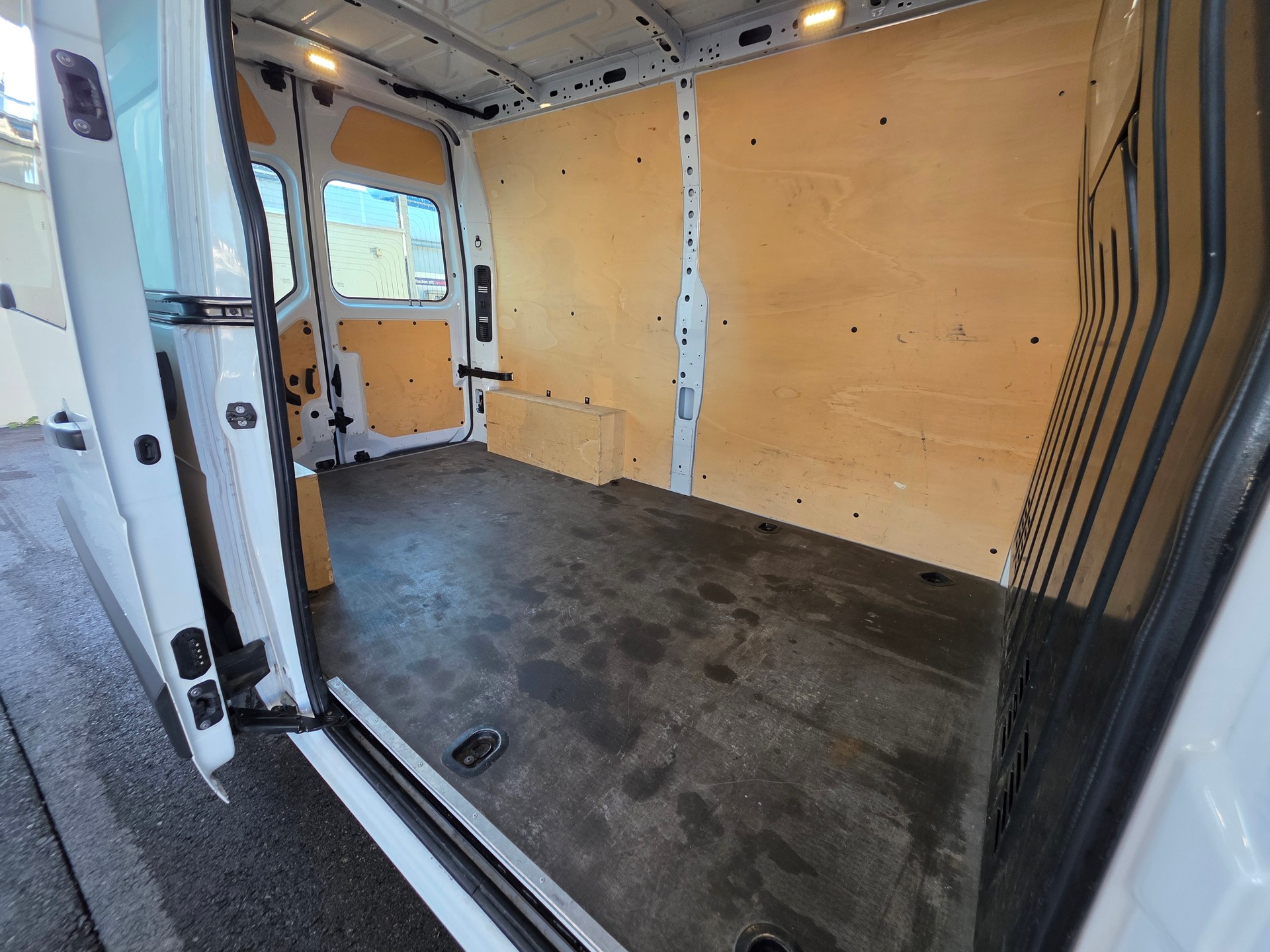 RENAULT Master T35 ENERGY 2.3dCi 150 L2H2-image-6
