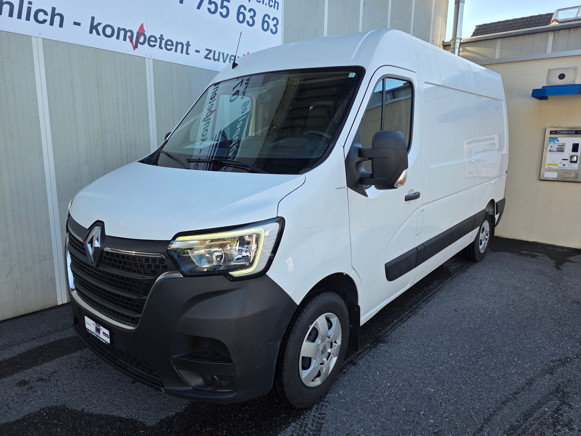 RENAULT Master T35 ENERGY 2.3dCi 150 L2H2-image-1