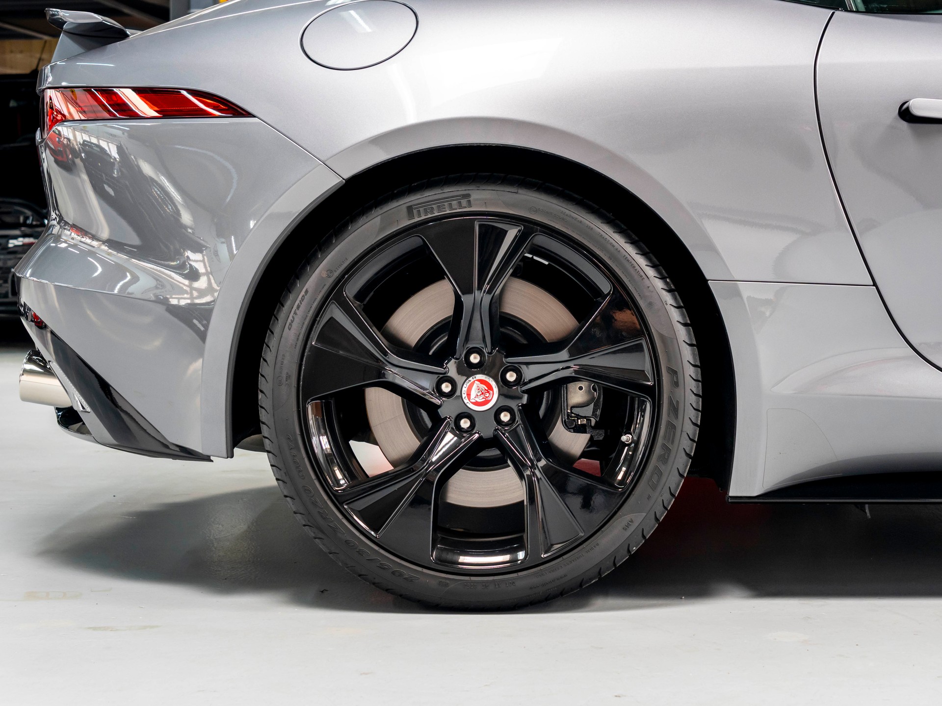 JAGUAR F-Type Coupé 5.0 V8 R-Dynamic Automatik AWD-image-11