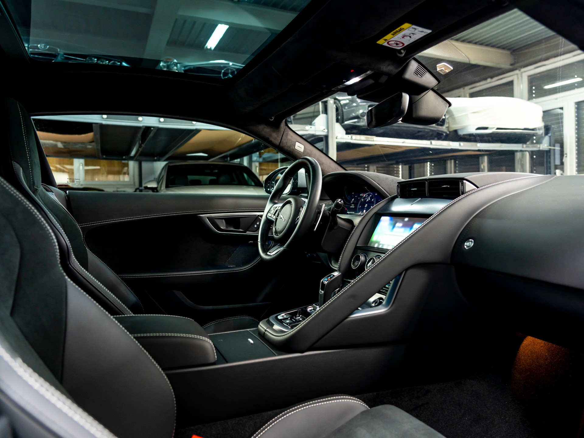 JAGUAR F-Type Coupé 5.0 V8 R-Dynamic Automatik AWD-image-23