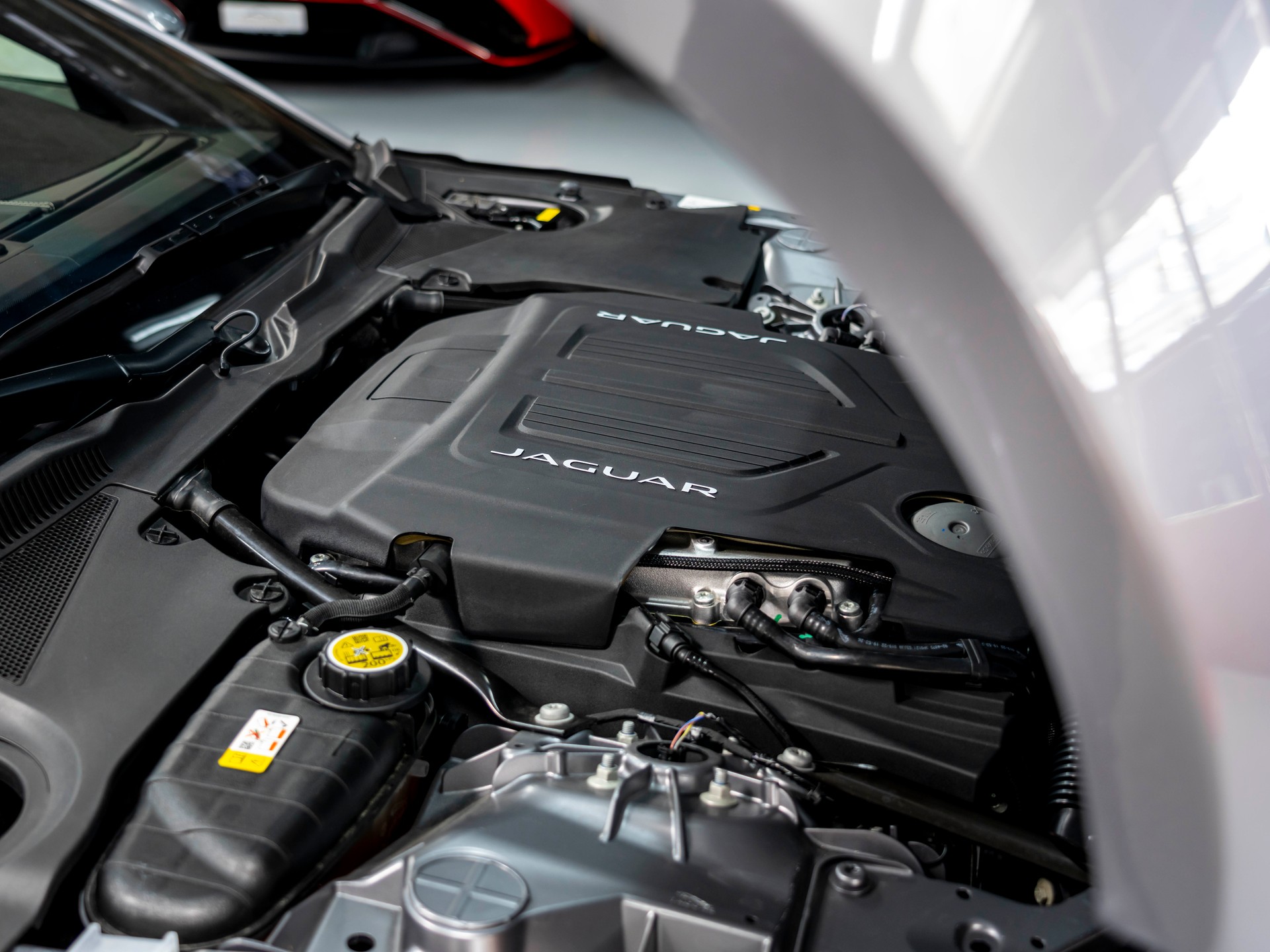JAGUAR F-Type Coupé 5.0 V8 R-Dynamic Automatik AWD-image-30