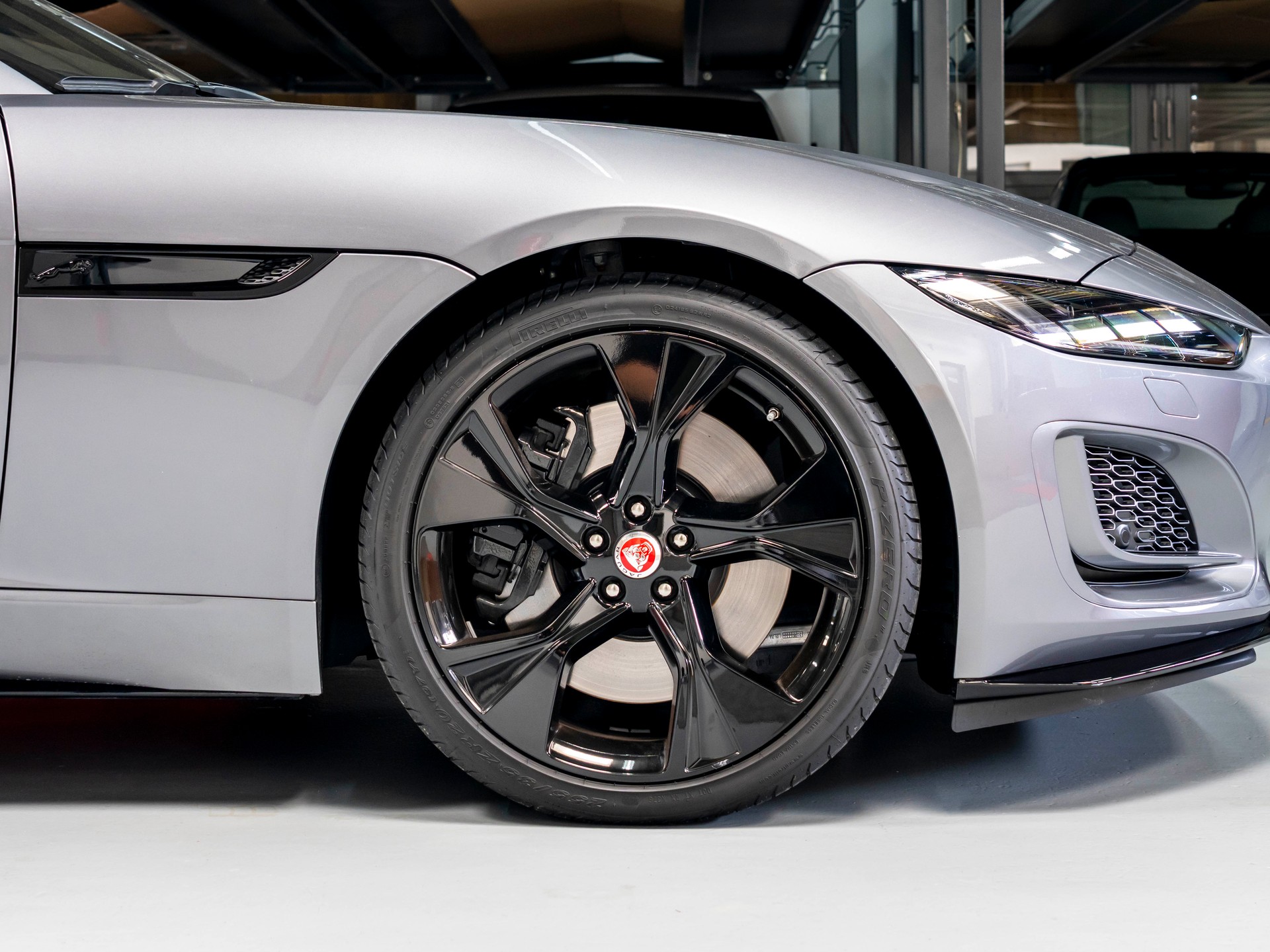 JAGUAR F-Type Coupé 5.0 V8 R-Dynamic Automatik AWD-image-8