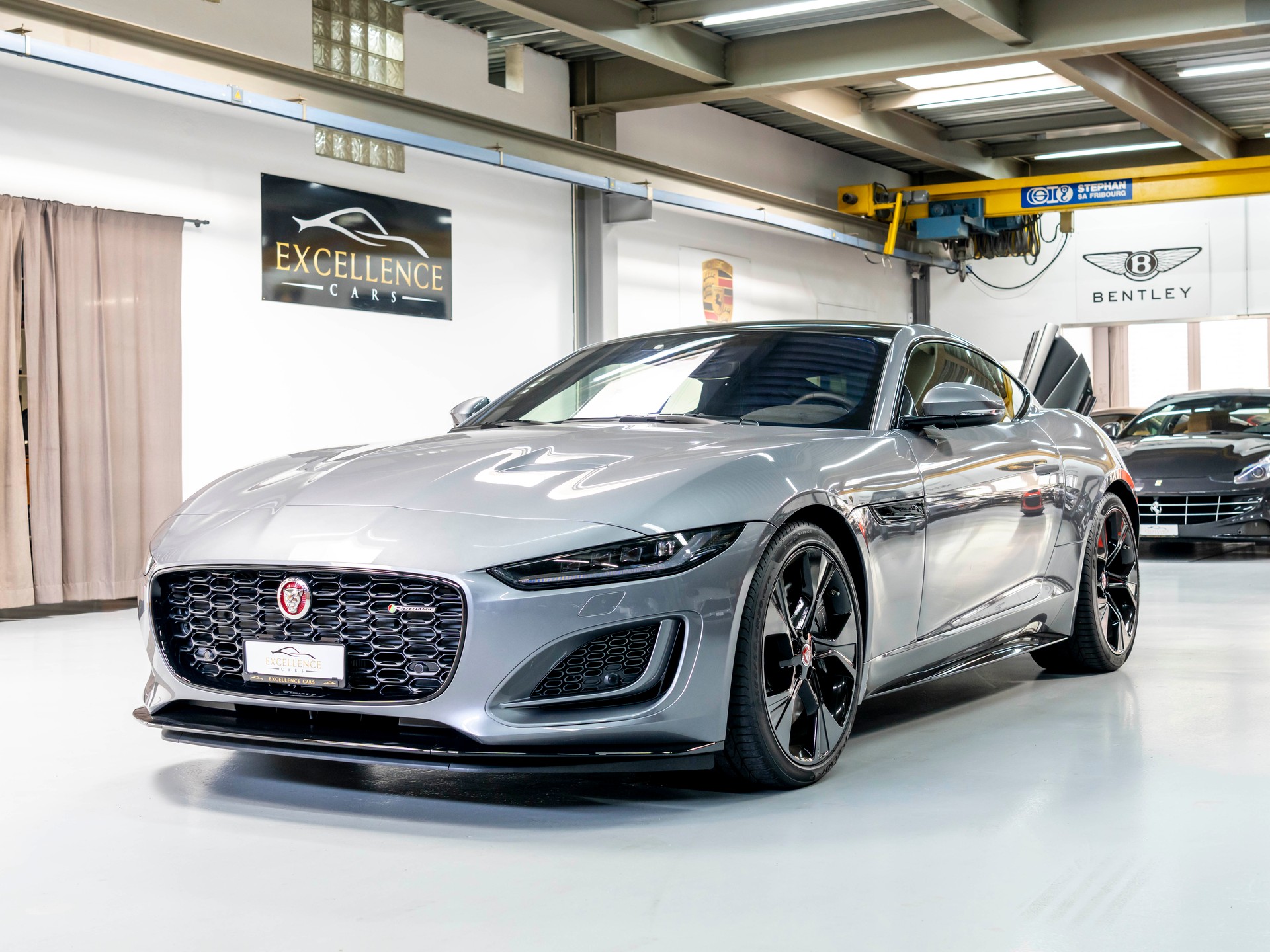 JAGUAR F-Type Coupé 5.0 V8 R-Dynamic Automatik AWD-image-0