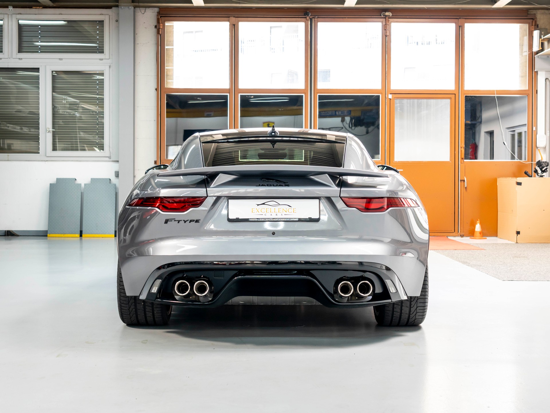 JAGUAR F-Type Coupé 5.0 V8 R-Dynamic Automatik AWD-image-6