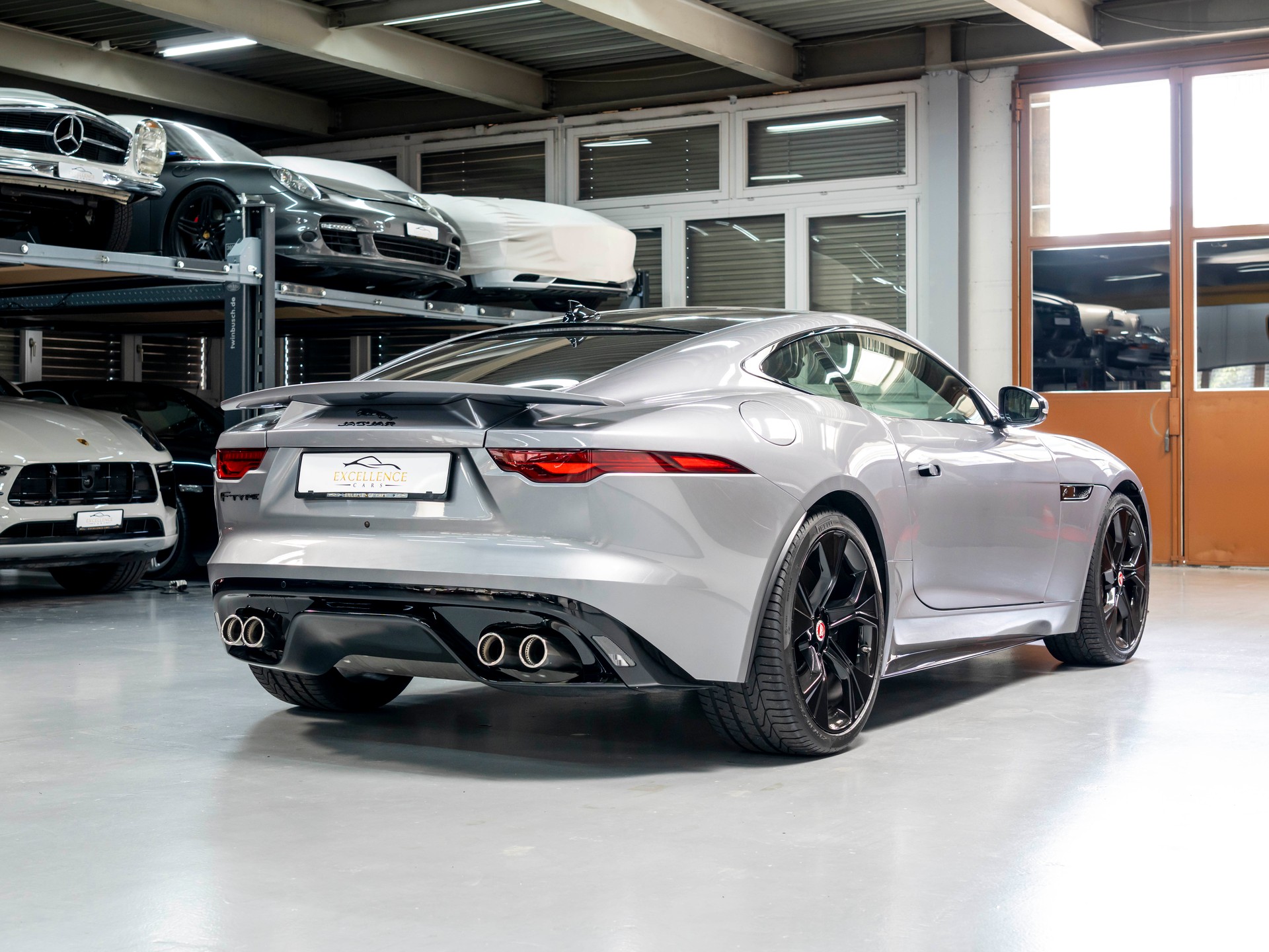 JAGUAR F-Type Coupé 5.0 V8 R-Dynamic Automatik AWD-image-5