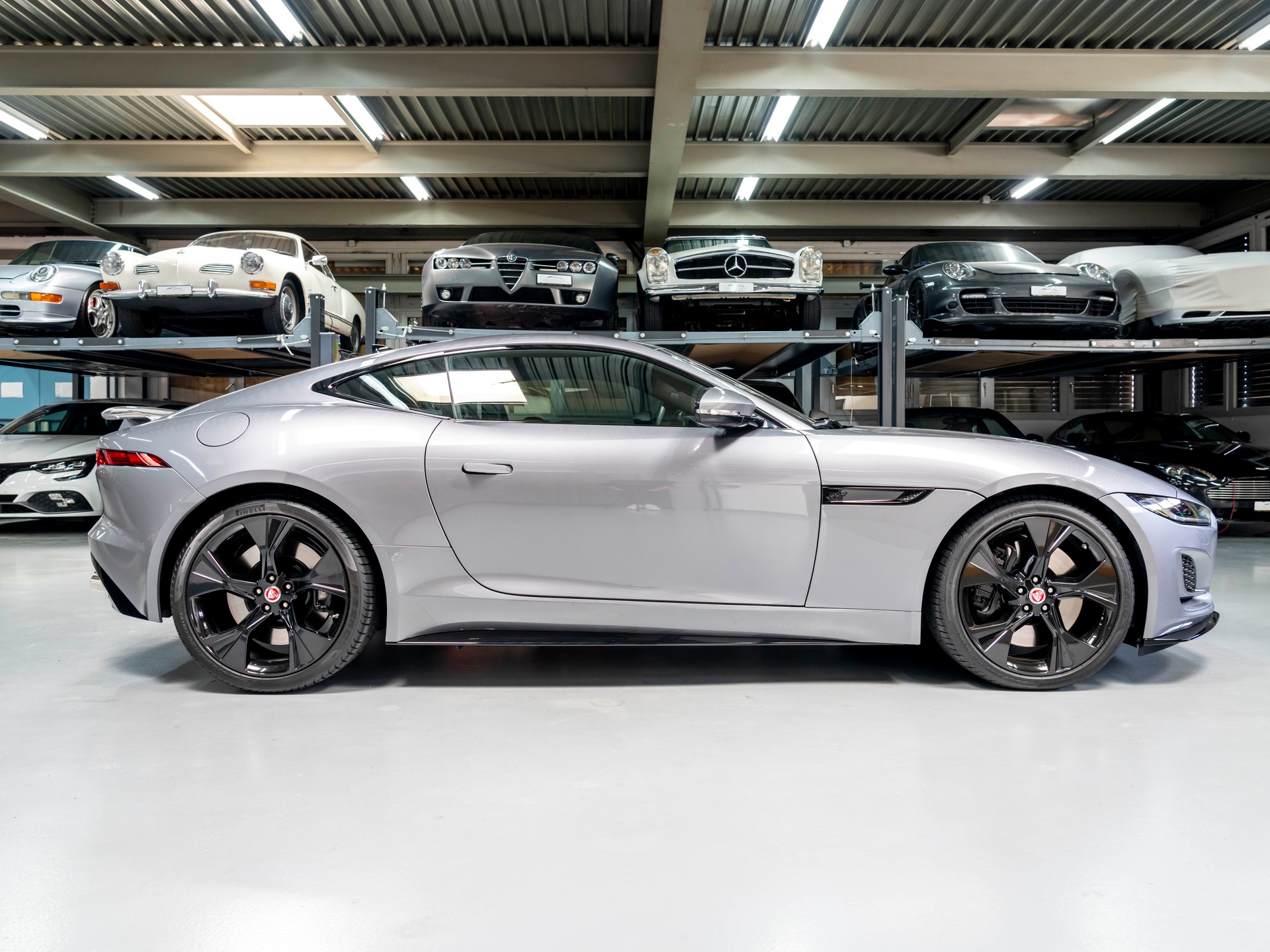 JAGUAR F-Type Coupé 5.0 V8 R-Dynamic Automatik AWD-image-4