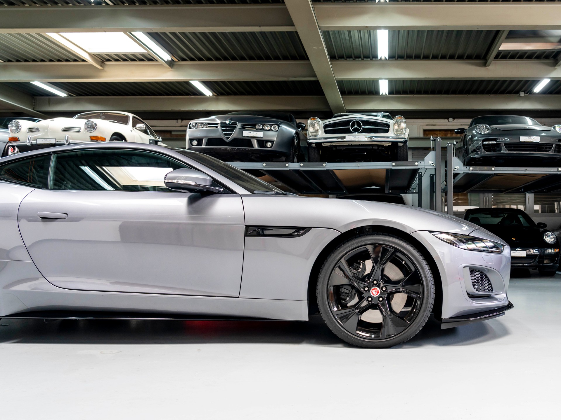 JAGUAR F-Type Coupé 5.0 V8 R-Dynamic Automatik AWD-image-9