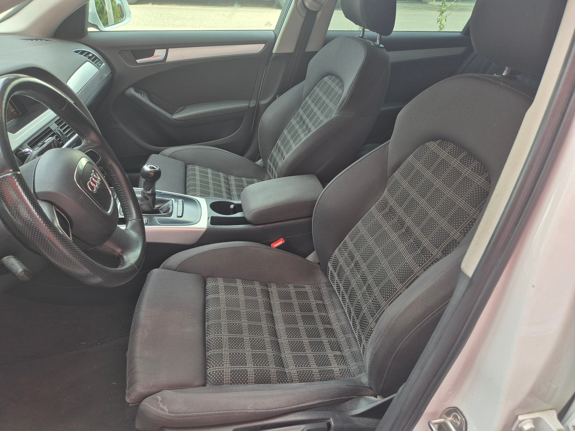 AUDI A4 Avant 1.8 TFSI-image-4