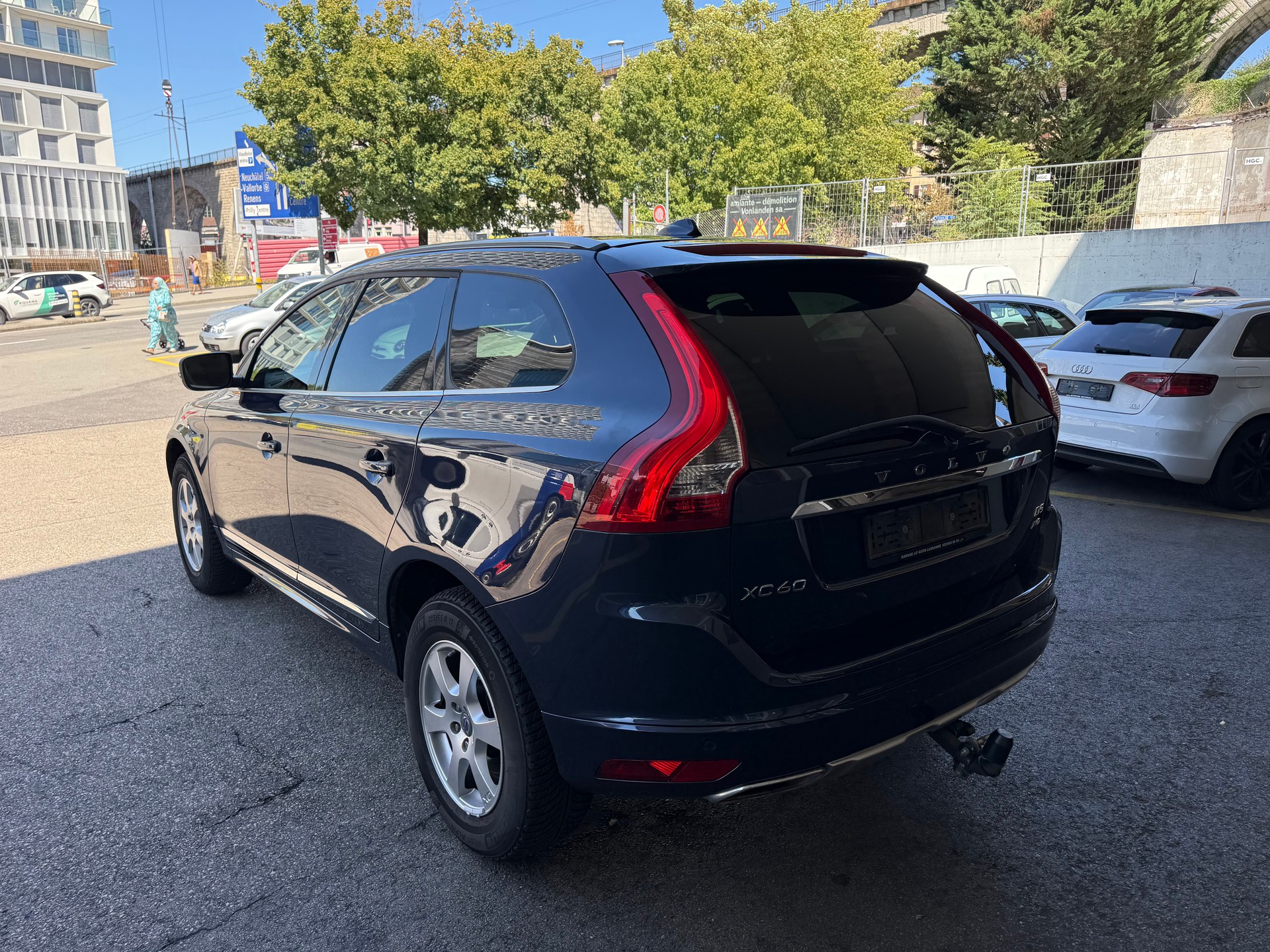 VOLVO XC60 D5 AWD Summum R-Design Geartronic-image-2