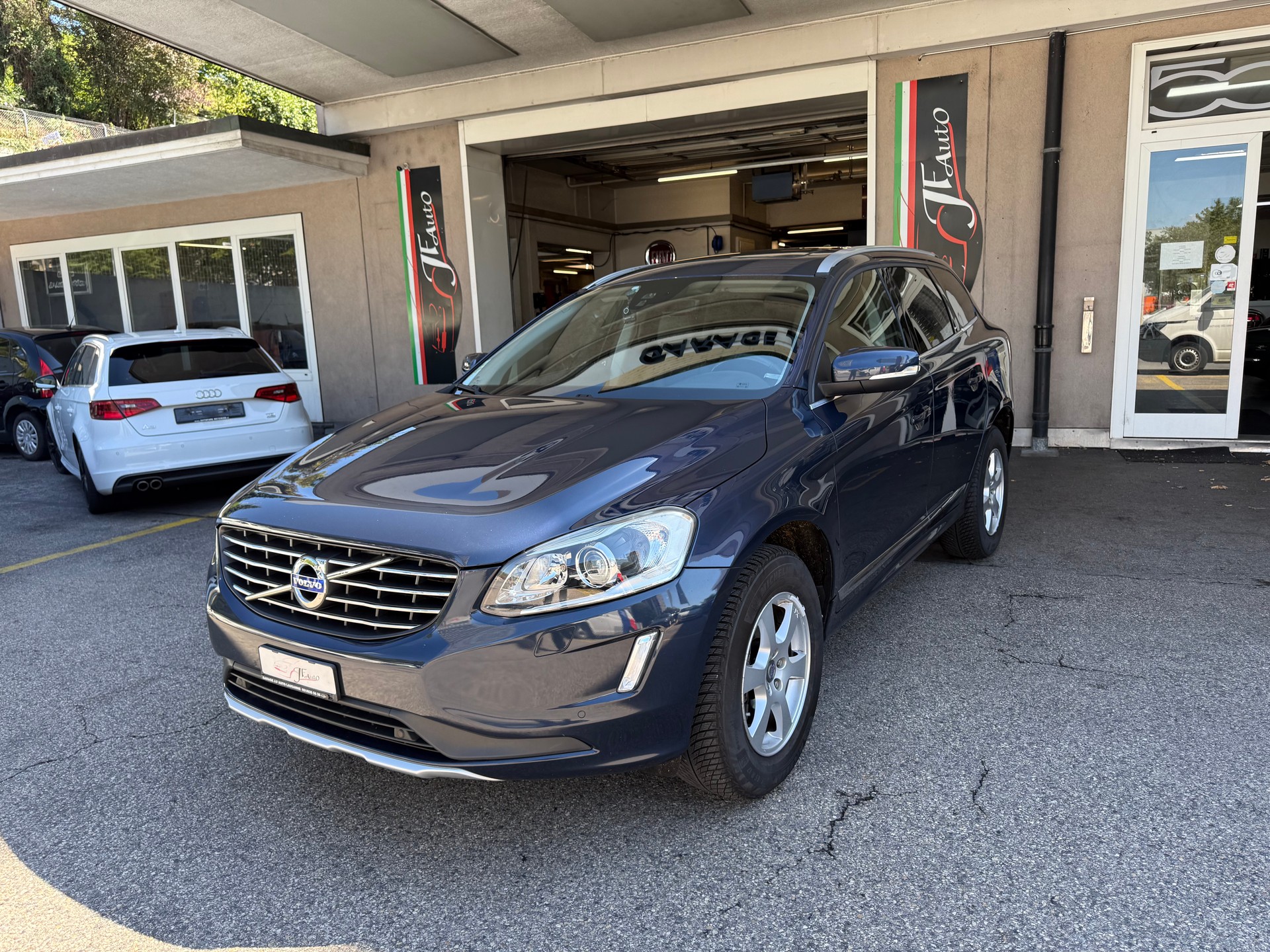 VOLVO XC60 D5 AWD Summum R-Design Geartronic-image-0