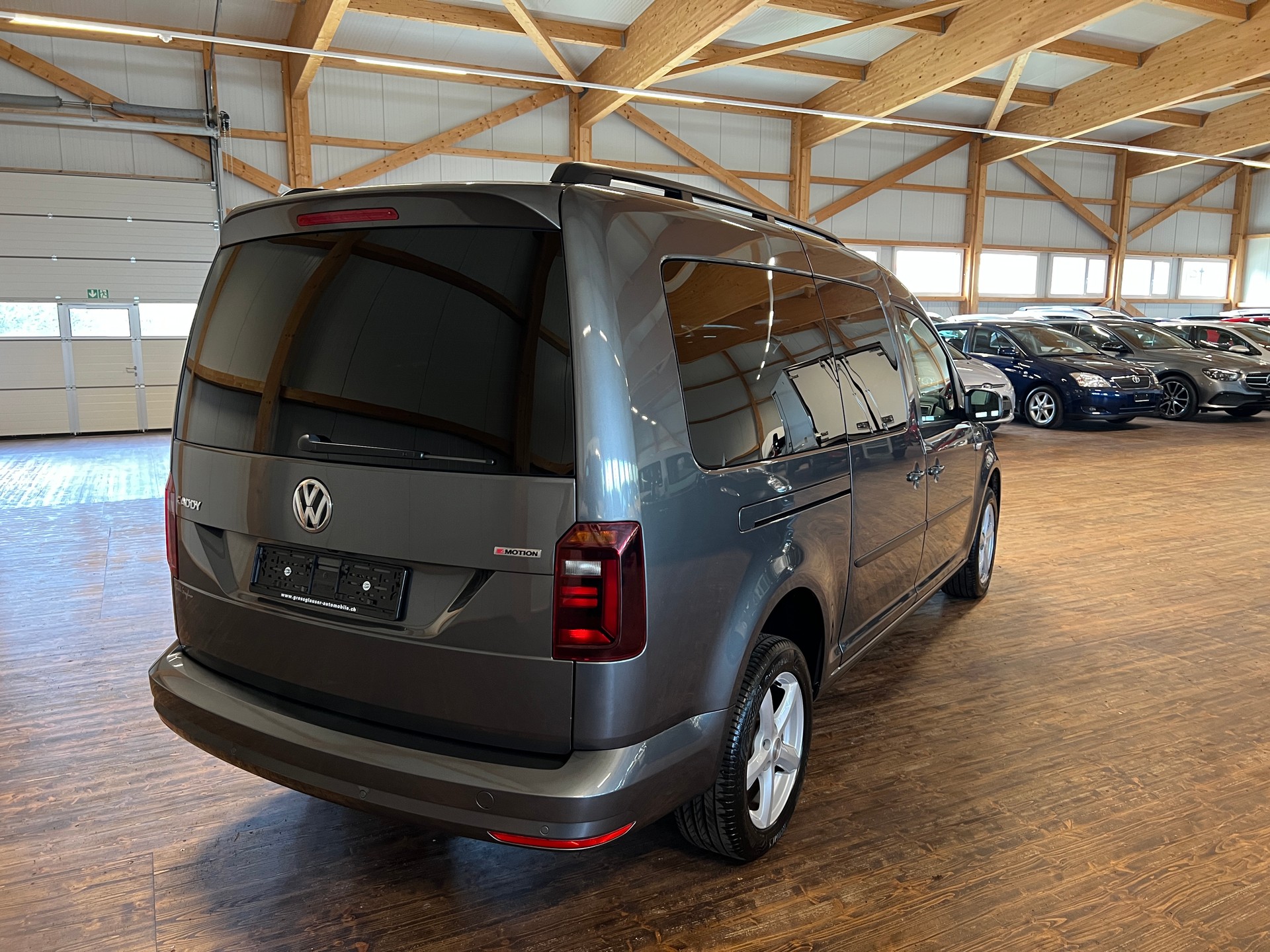 VW Caddy Maxi 2.0 TDI Family 4Motion DSG-image-4
