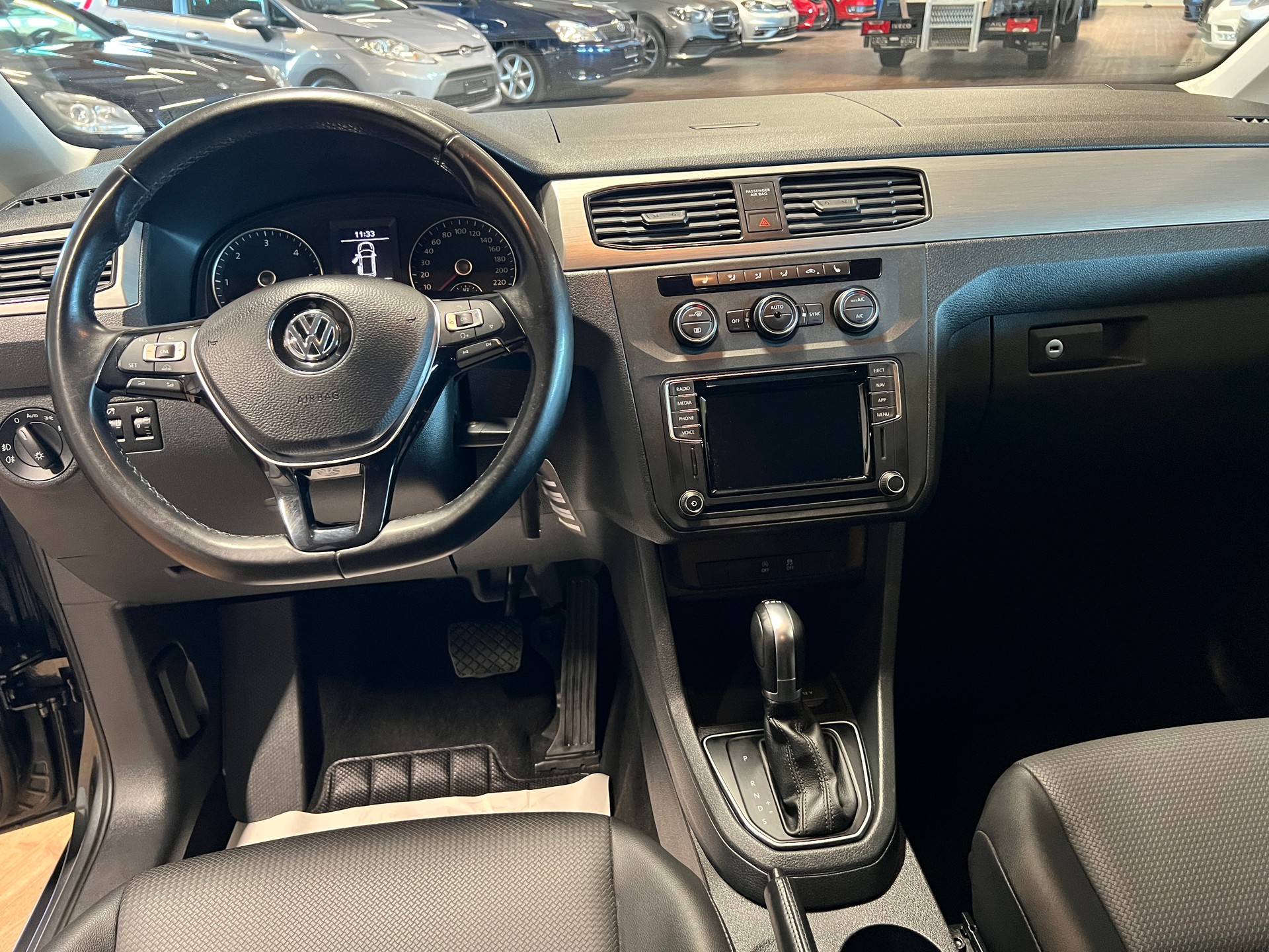VW Caddy Maxi 2.0 TDI Family 4Motion DSG-image-9
