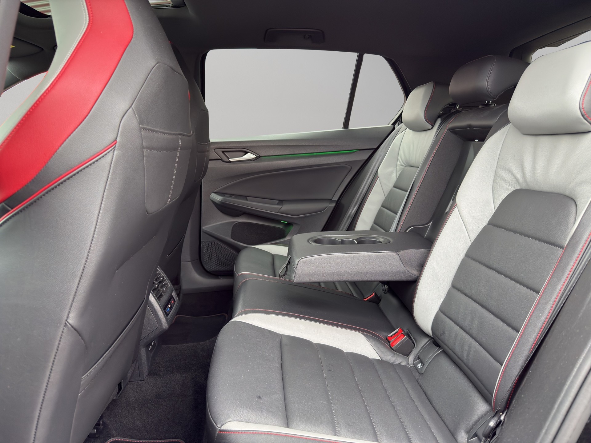 VW Golf 2.0 TSI GTI Clubsport DSG-image-17