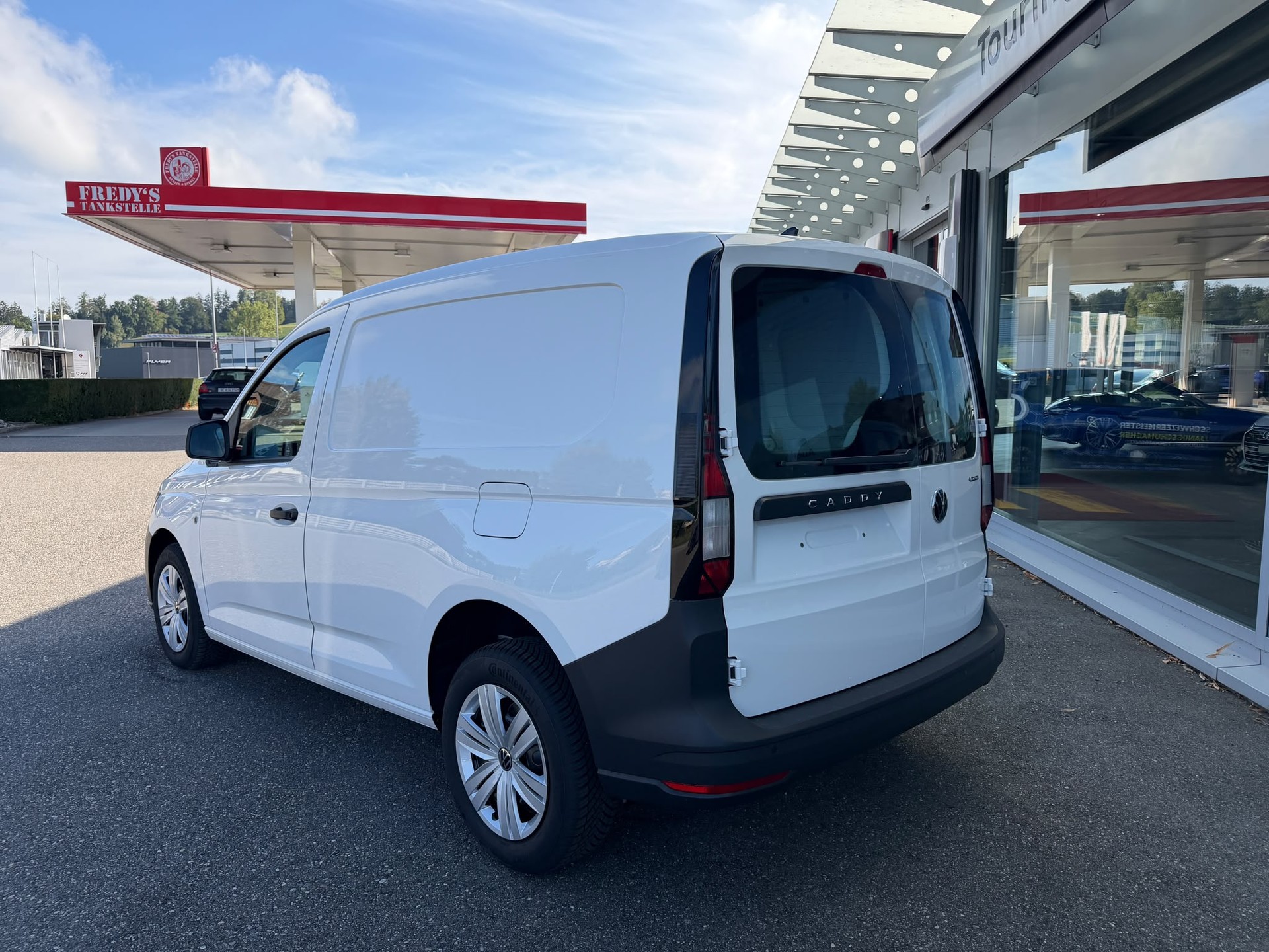 VW Caddy Cargo 2.0TDI 4Motion mit Heckklappe-image-2