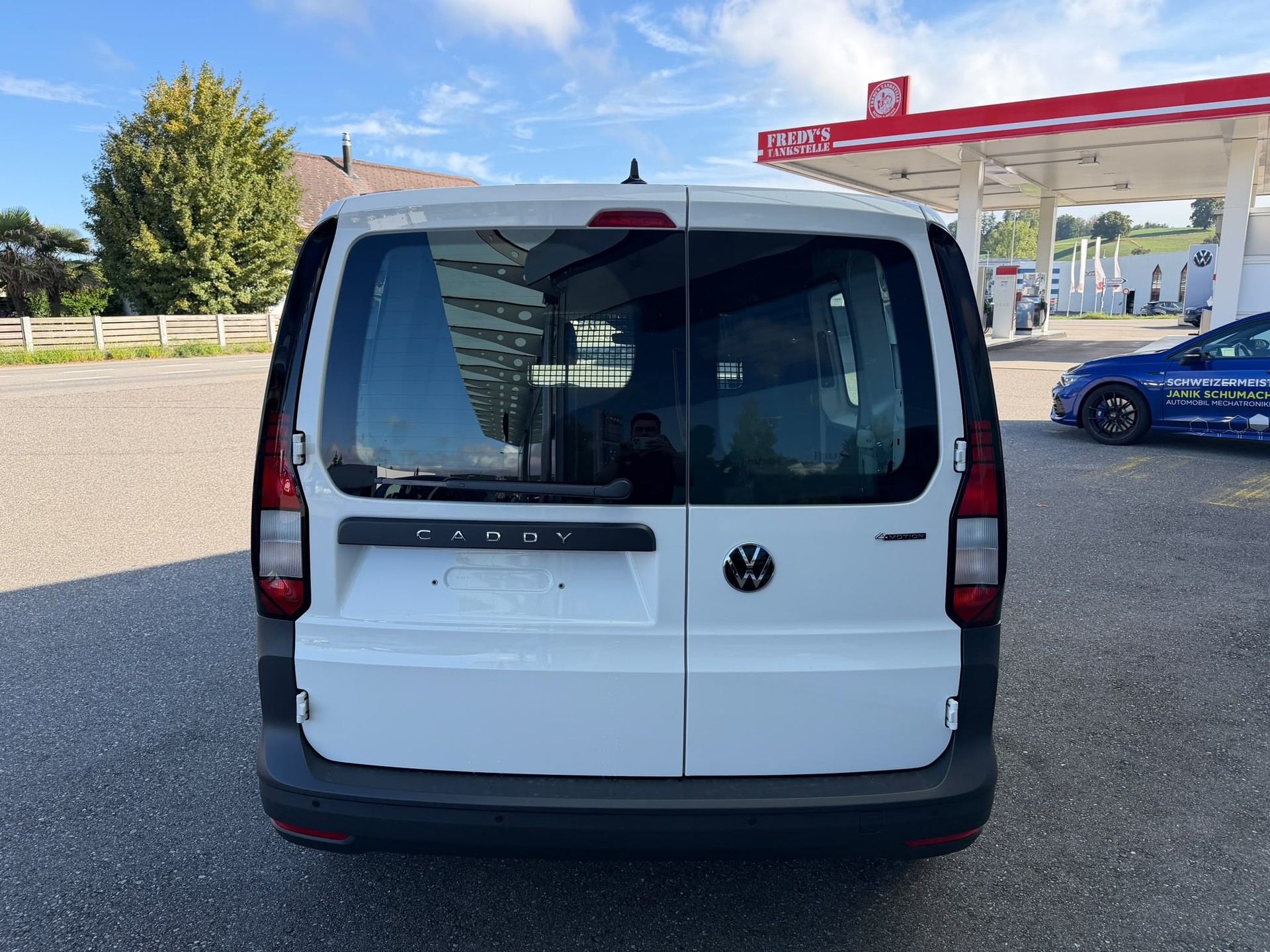 VW Caddy Cargo 2.0TDI 4Motion mit Heckklappe-image-3