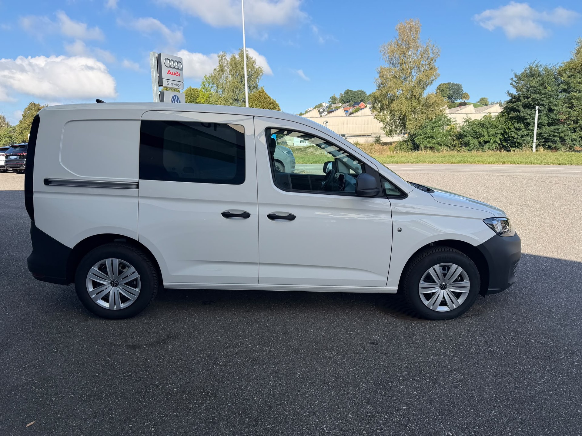 VW Caddy Cargo 2.0TDI 4Motion mit Heckklappe-image-6