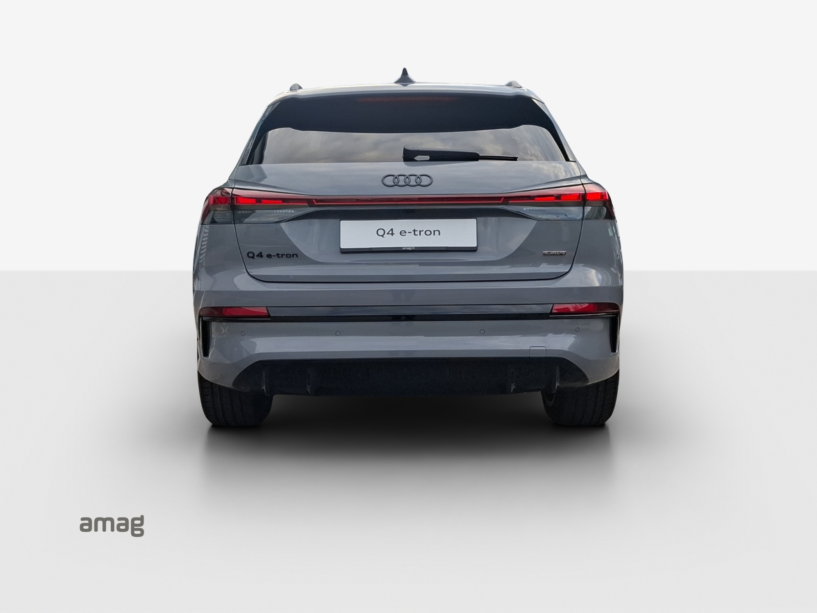 AUDI Q4 e-tron SUV quattro performance Swiss Ski-image-3