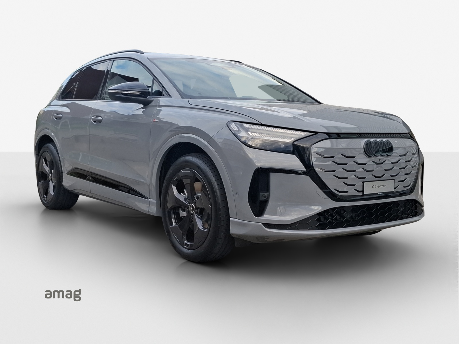 AUDI Q4 e-tron SUV quattro performance Swiss Ski-image-5