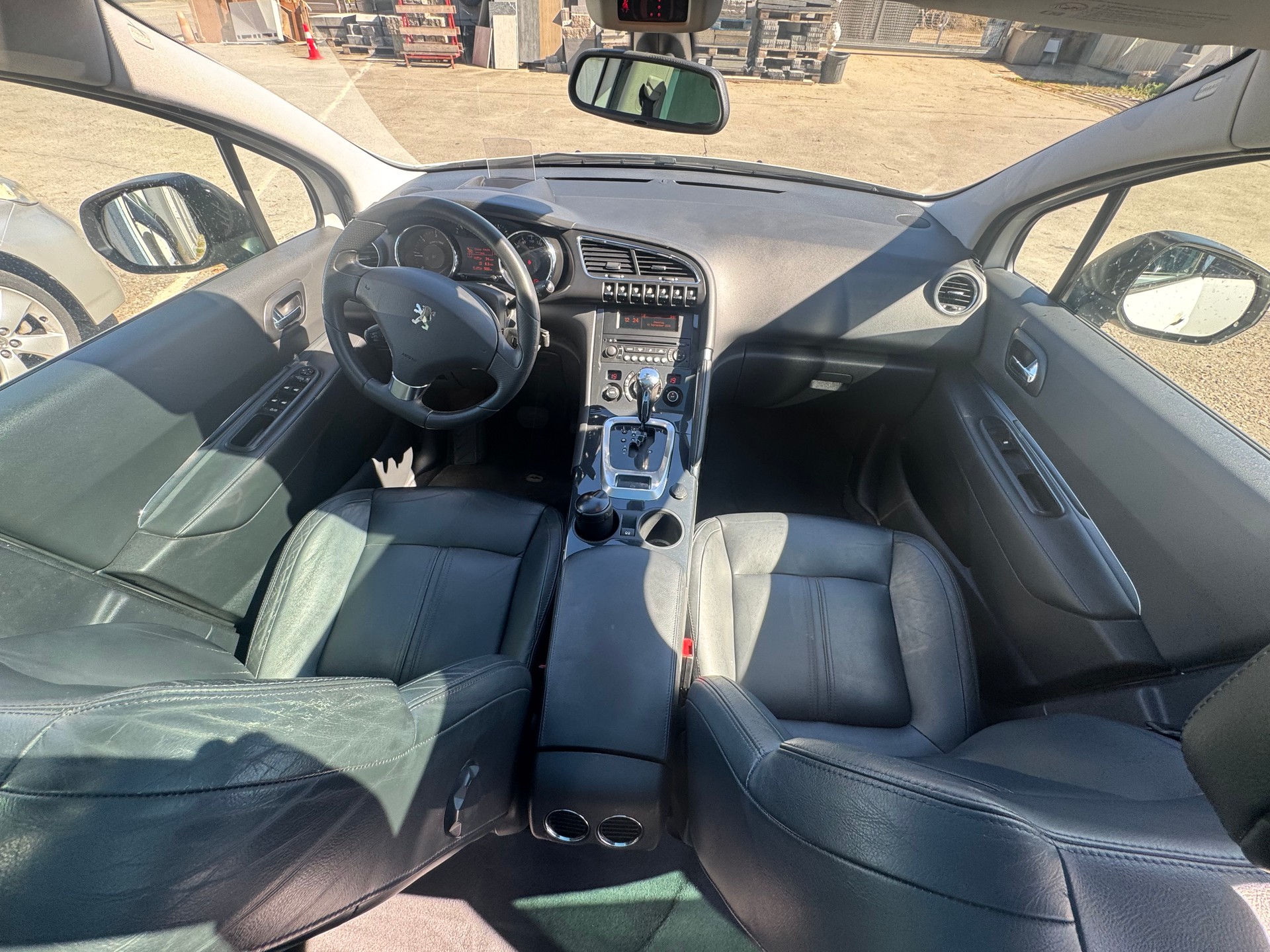 PEUGEOT 3008 2.0 HDI Platinum Tiptronic-image-8