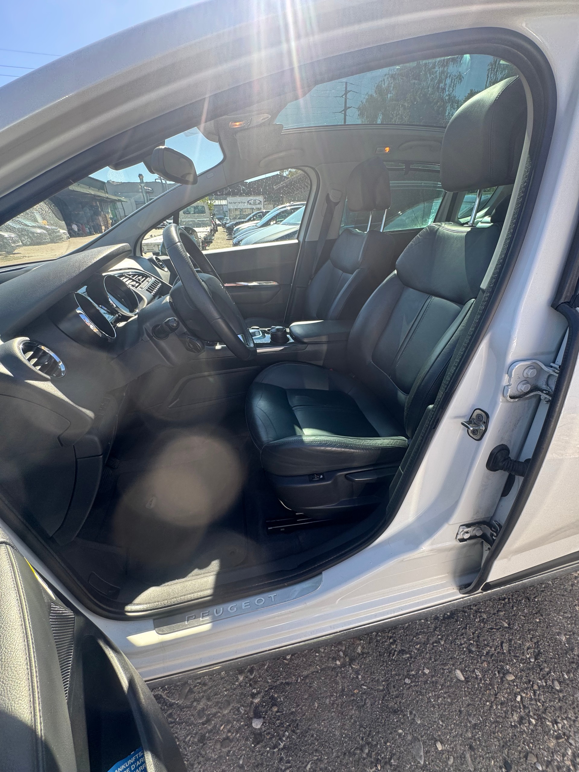 PEUGEOT 3008 2.0 HDI Platinum Tiptronic-image-10