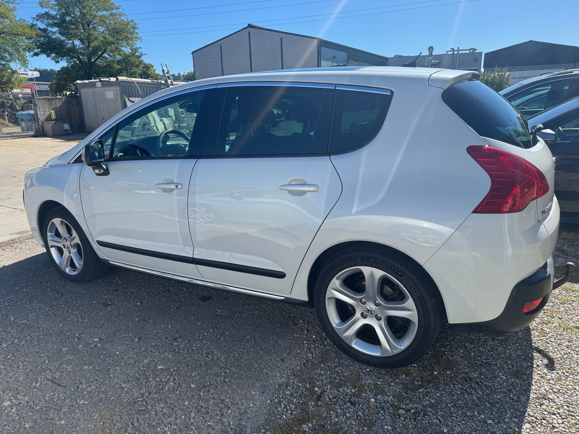 PEUGEOT 3008 2.0 HDI Platinum Tiptronic-image-4